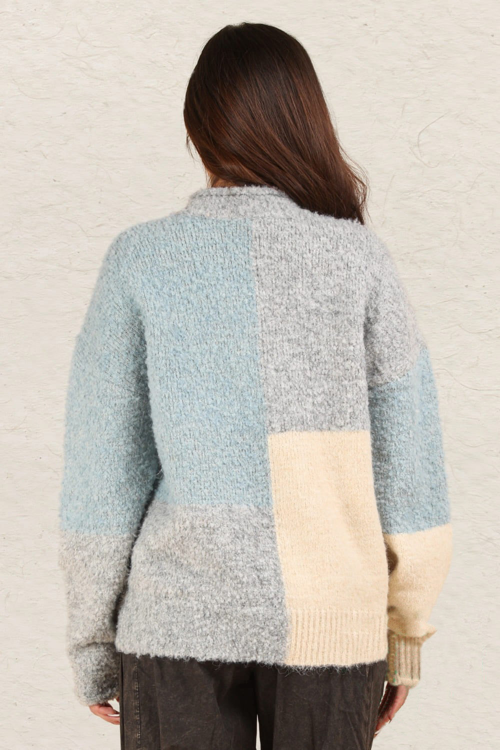 Verónica | VERY J color block sweater with a stand-up collar and dropped shoulders