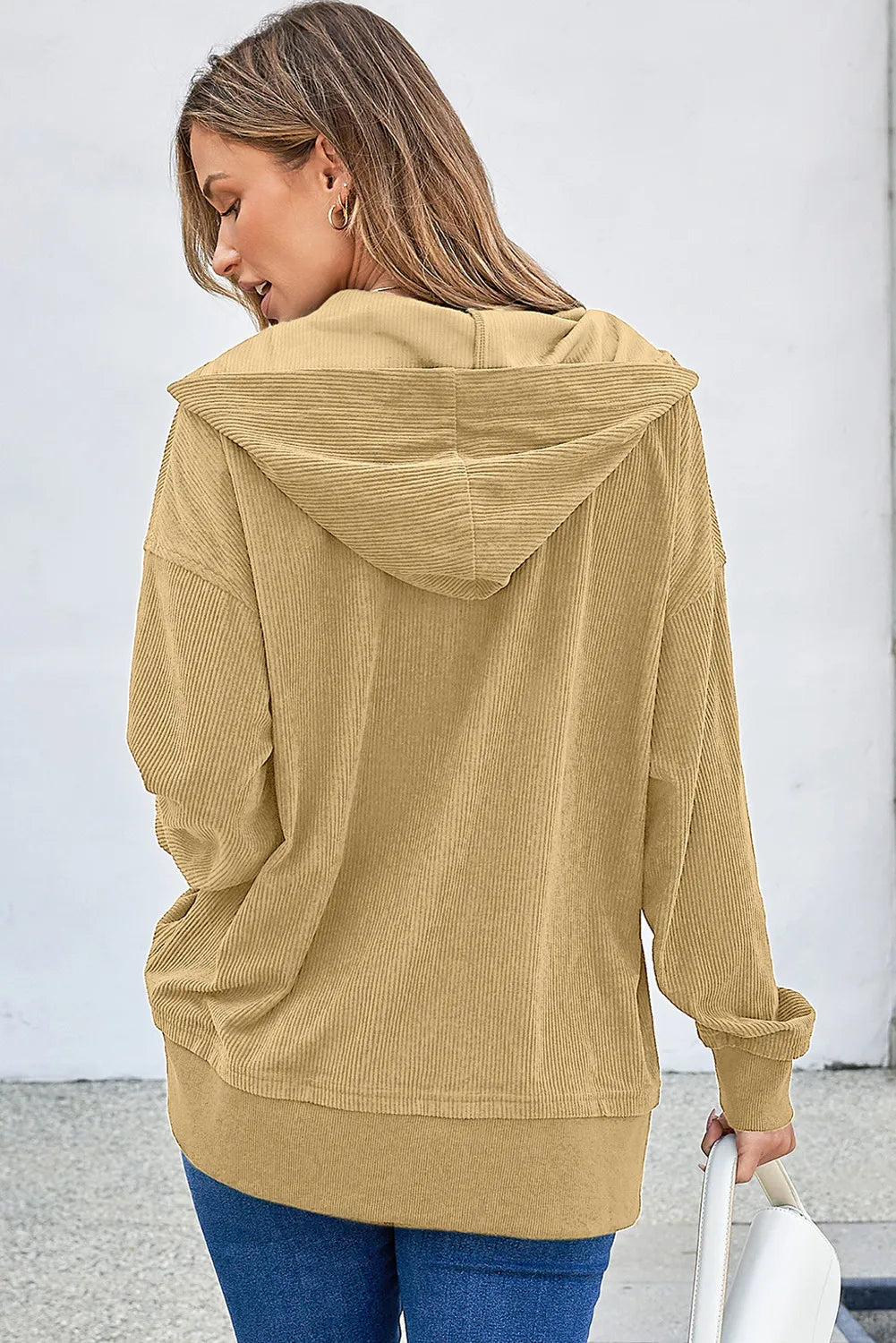 Elena | Hoodie with a half-length snap fastening and low shoulders
