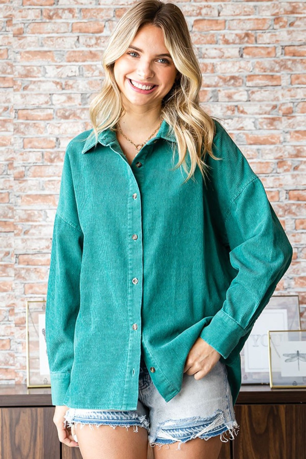 Greta | First Love long-sleeved shirt made of washed corduroy with a button placket