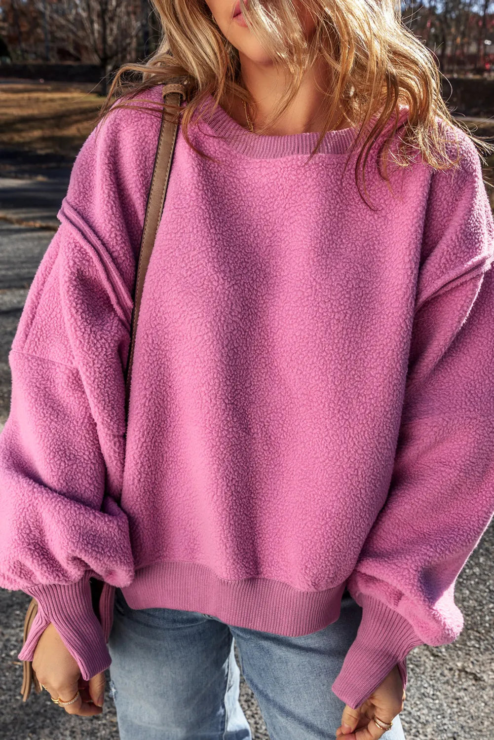 Lucie | Long-sleeved sweatshirt with a slit and a crew neck