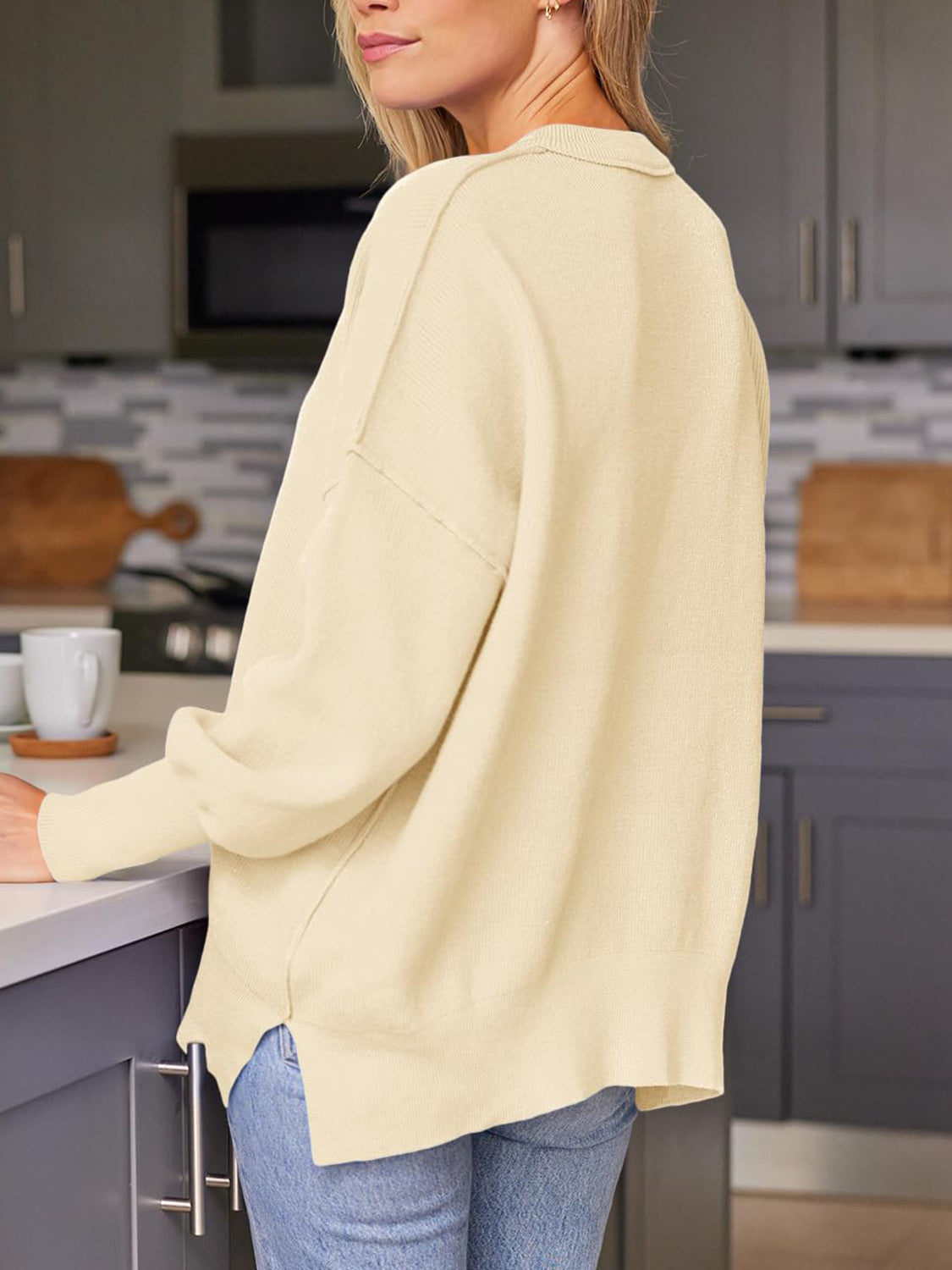 Evelyn | Slit sweater with a crew neck and dropped shoulders