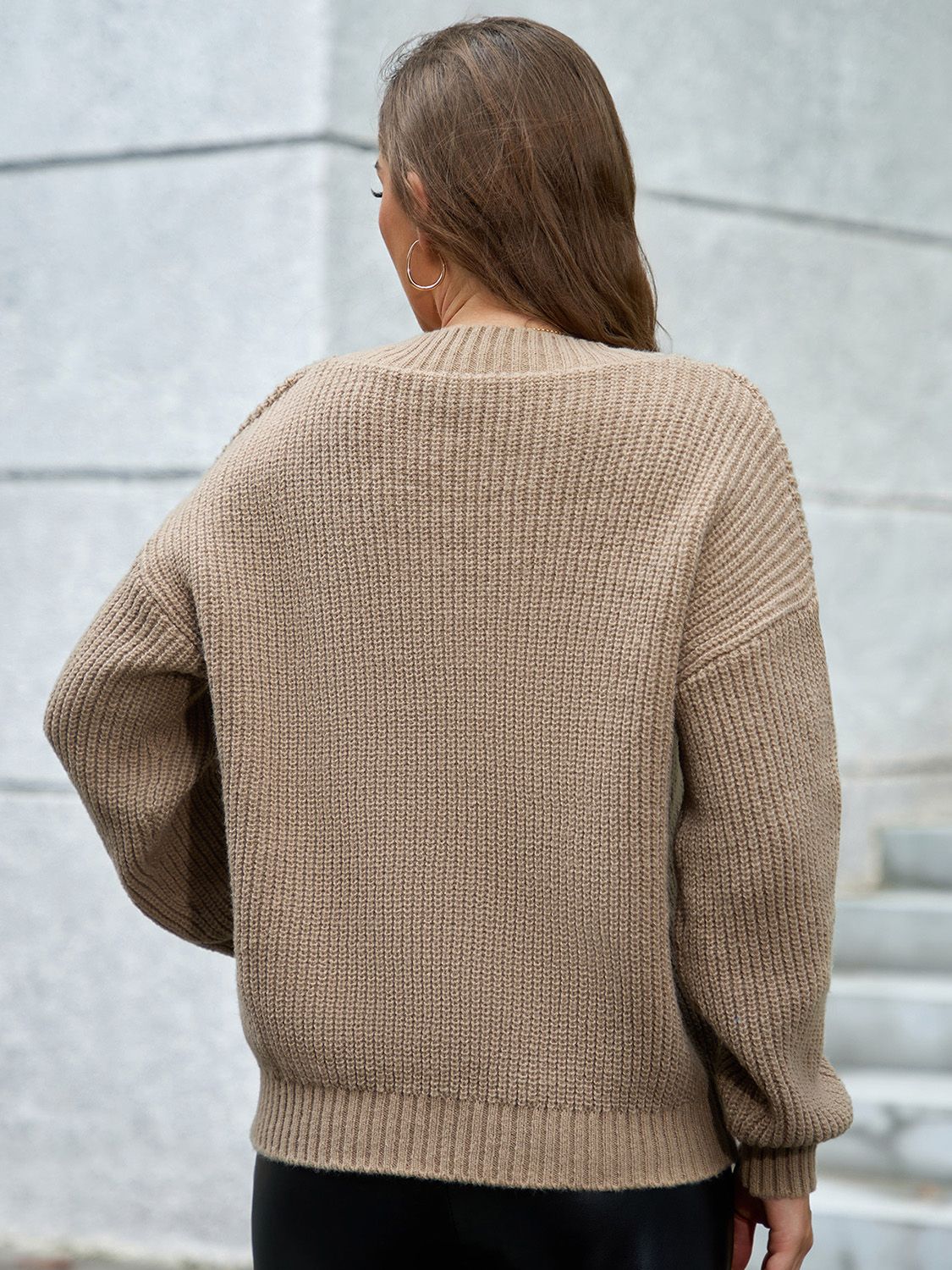 Gisela | Long-sleeved sweater with a V-neck and dropped shoulders
