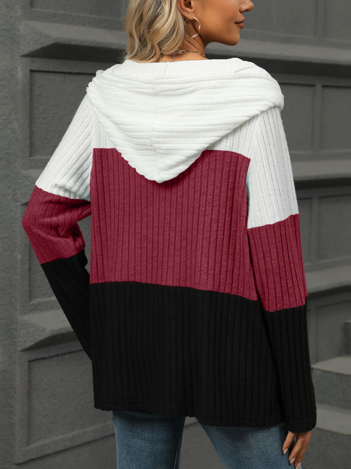 Amalia | Long sleeve t-shirt with a color block hood
