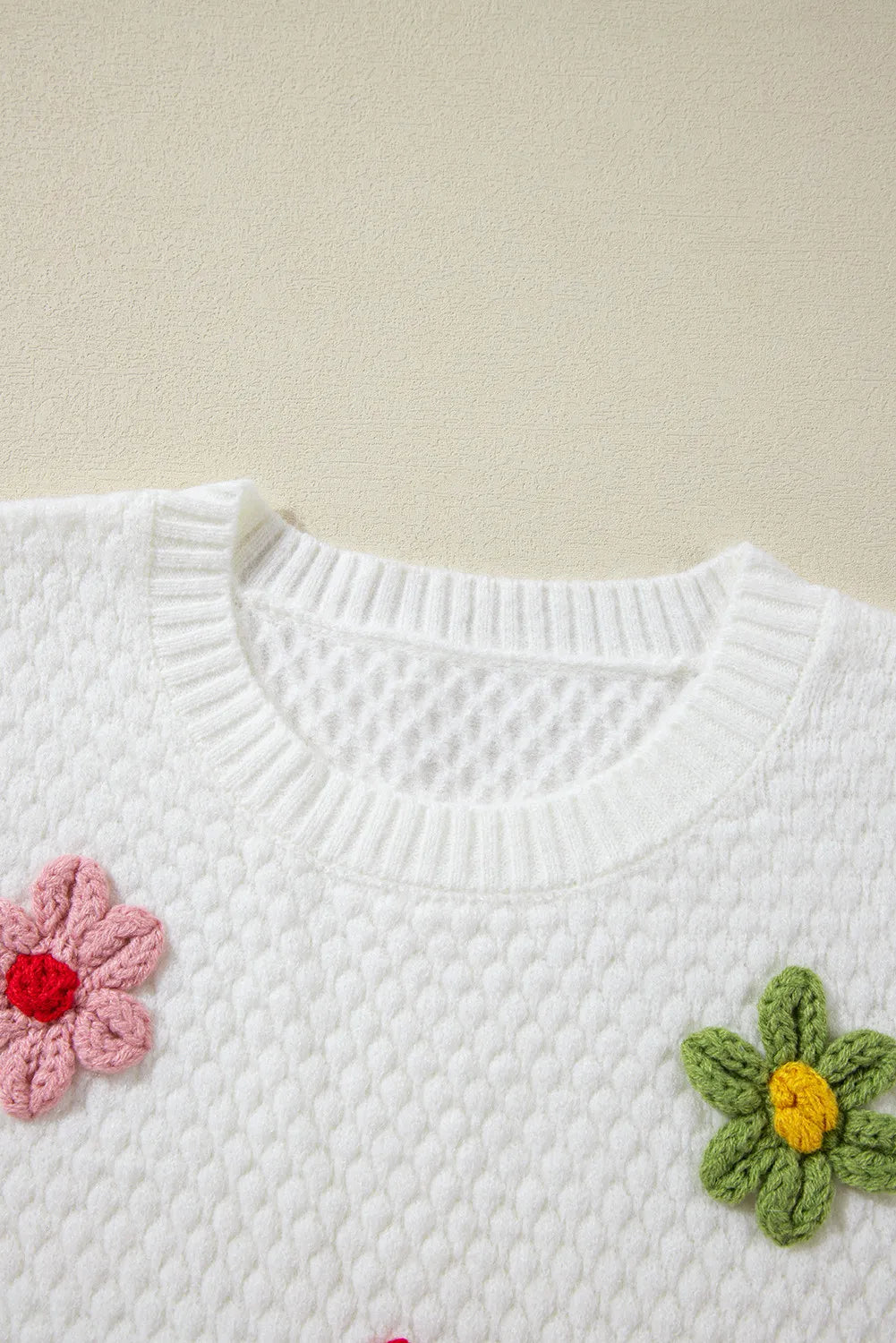 Mia | Sweater with crocheted floral crew neck