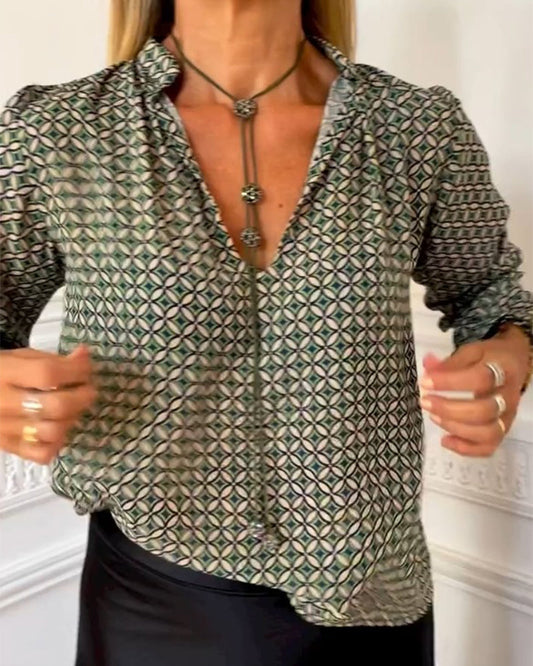 Maite | Casual blouse with geometric print and V-neck