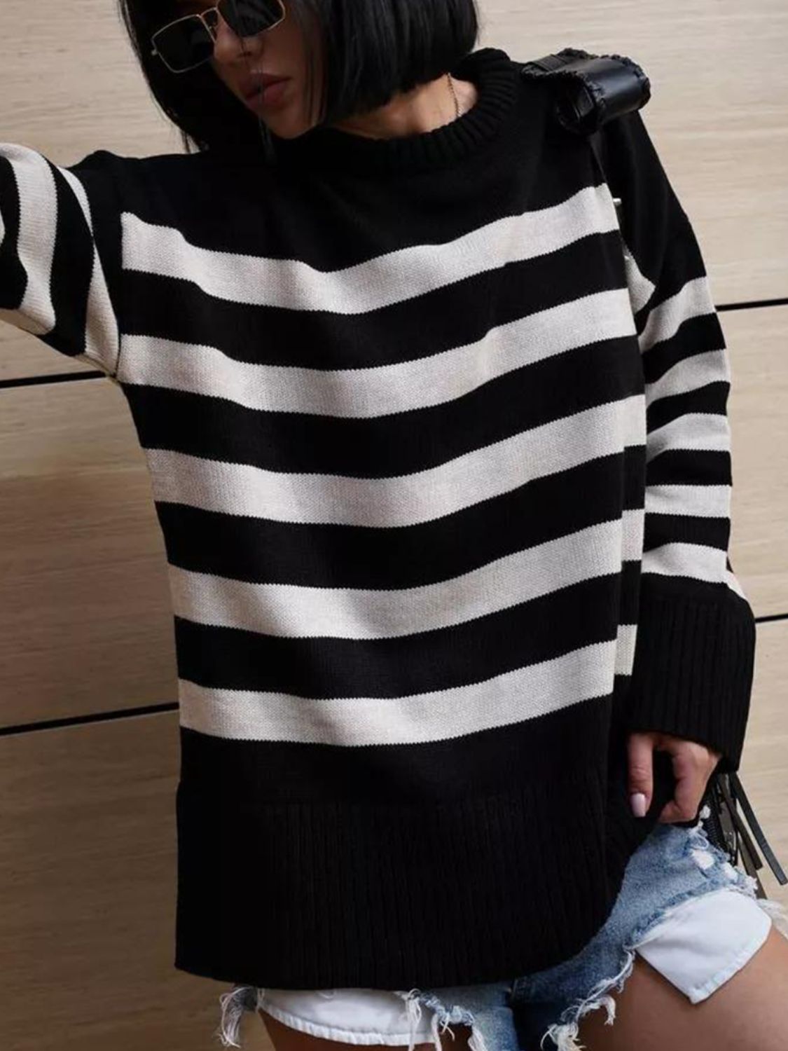 Lidia | Striped slit sweater with a crew neck
