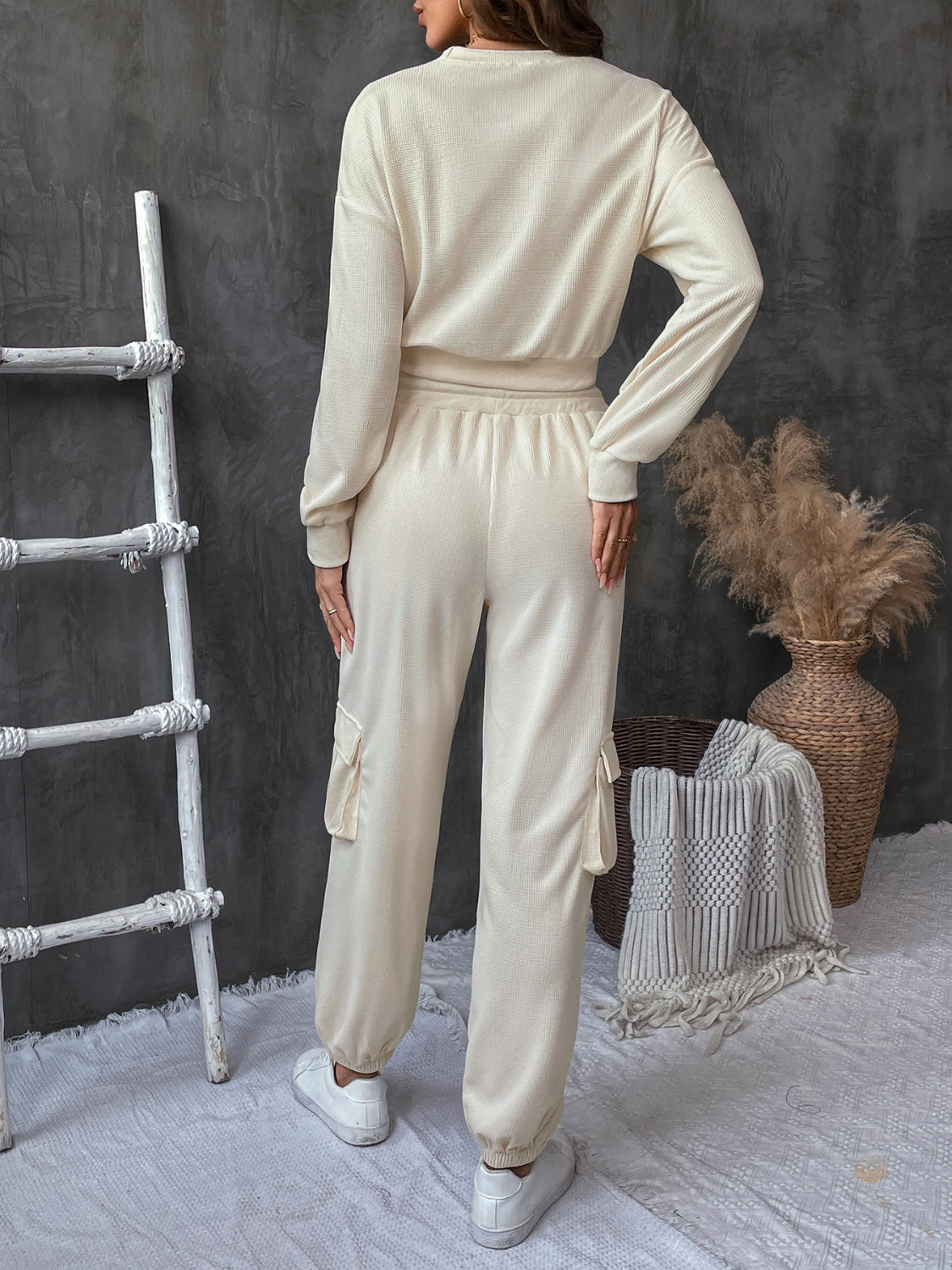 Petra | Set consisting of a long-sleeved top and crew-neck trousers