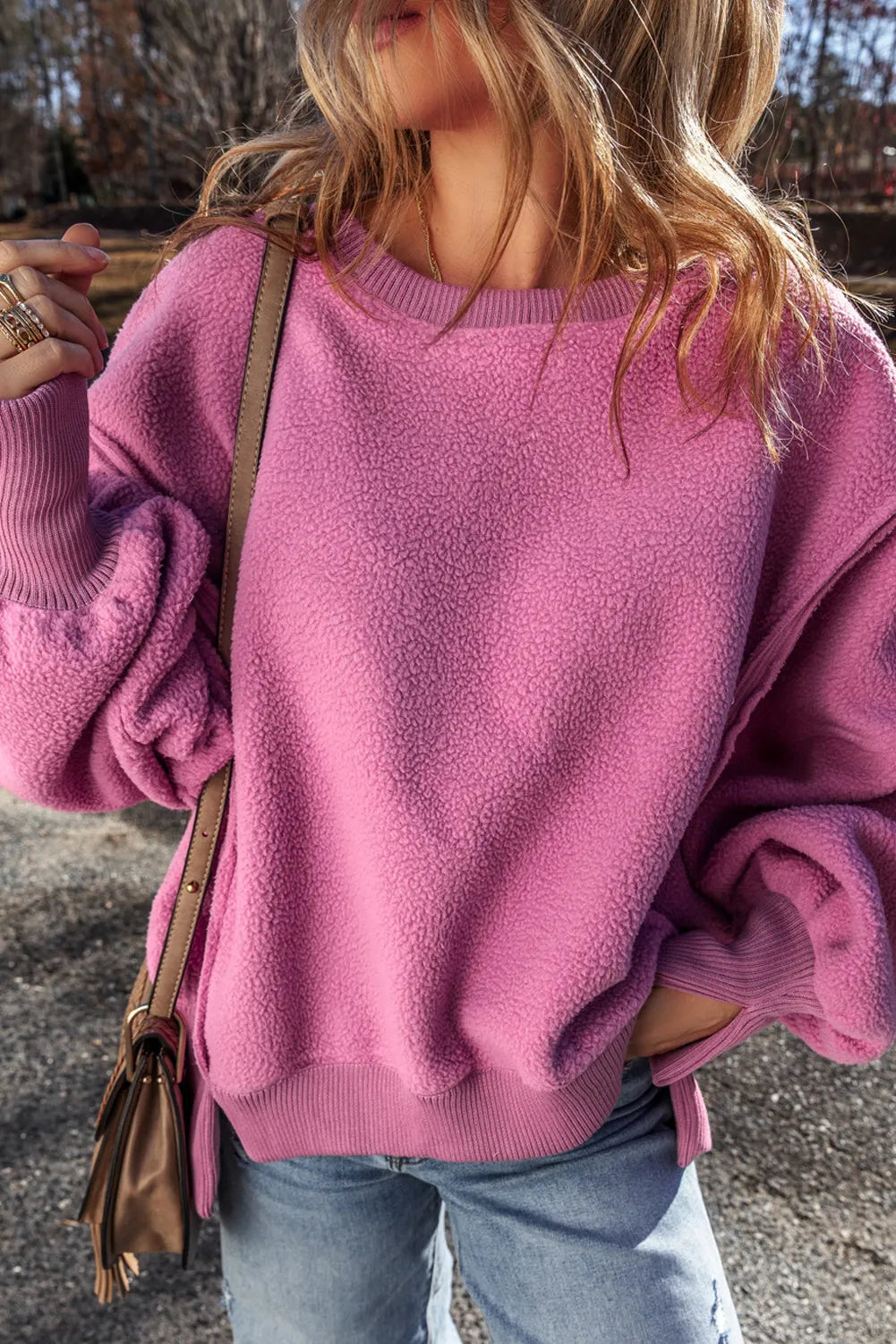 Lucie | Long-sleeved sweatshirt with a slit and a crew neck