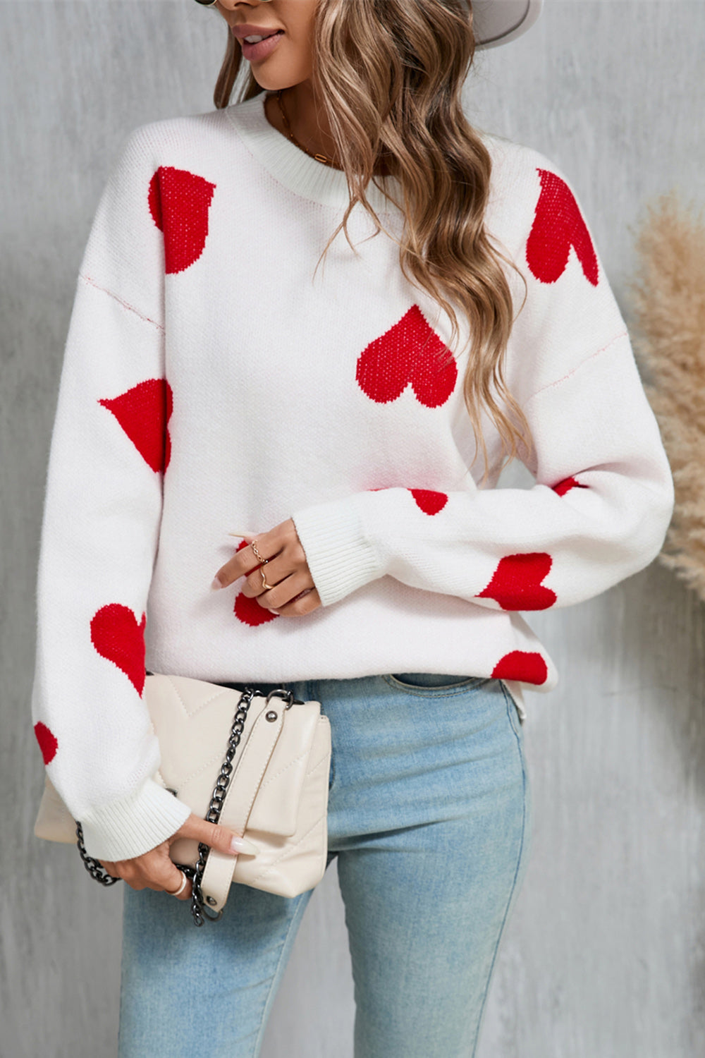 Mareike | Heart-shaped crew neck sweater with dropped shoulders