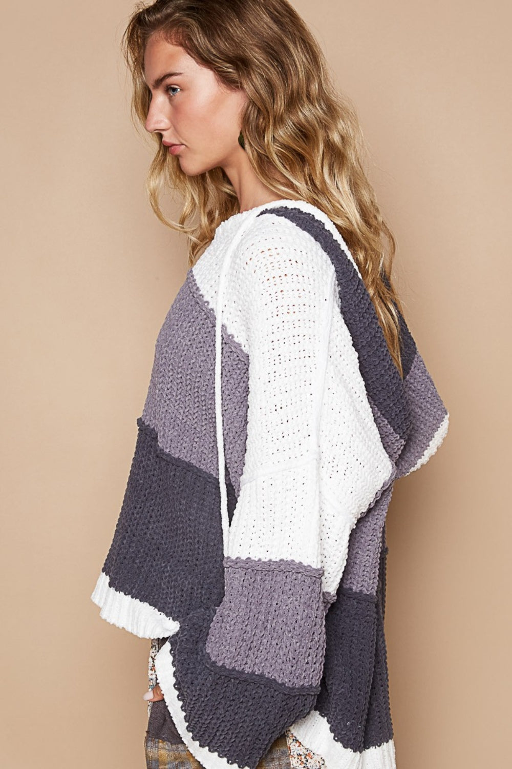 Gabriella | Long sleeve hoodie with a color block design