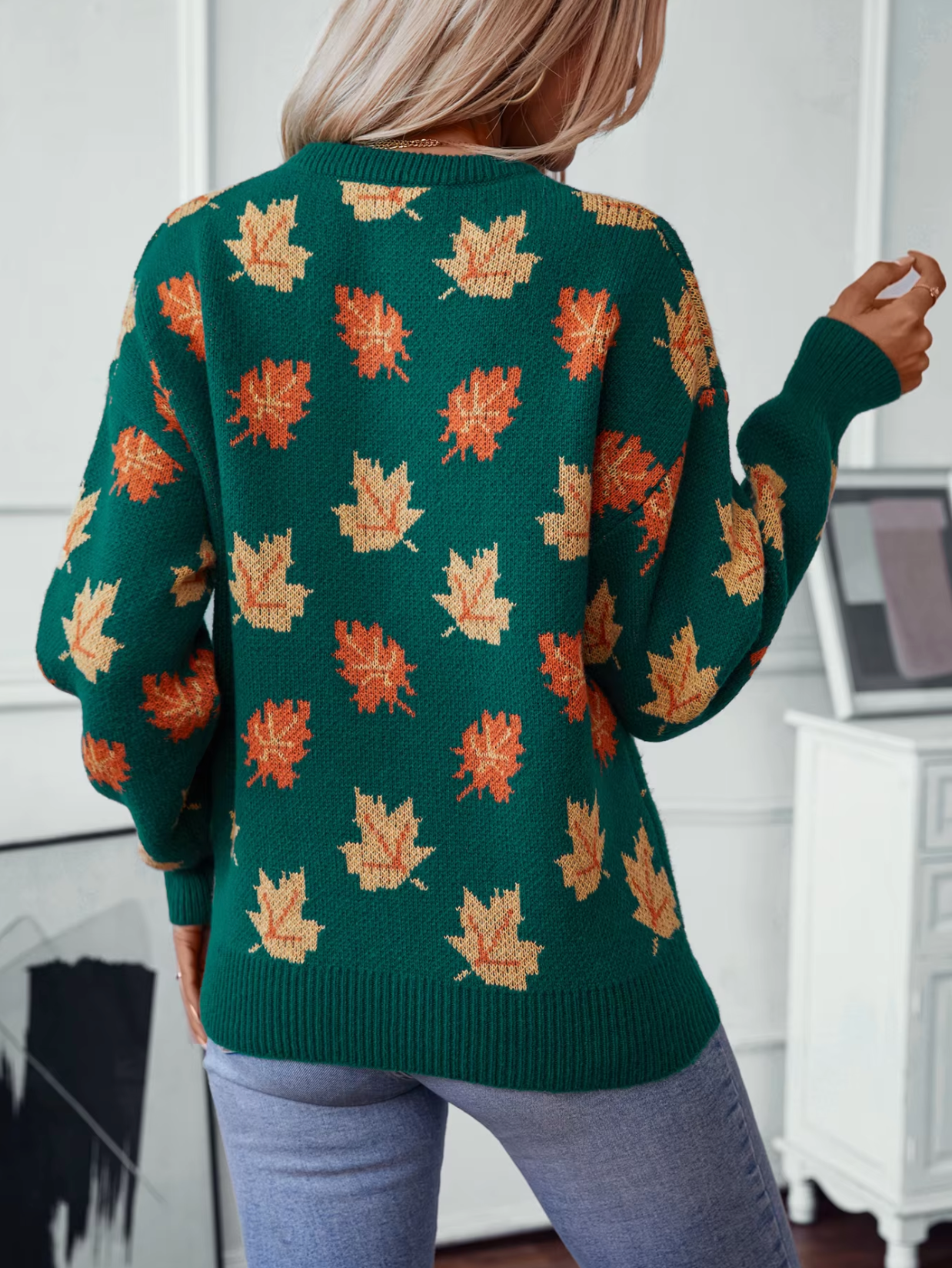 Valentina | Knitted sweater with a maple leaf print
