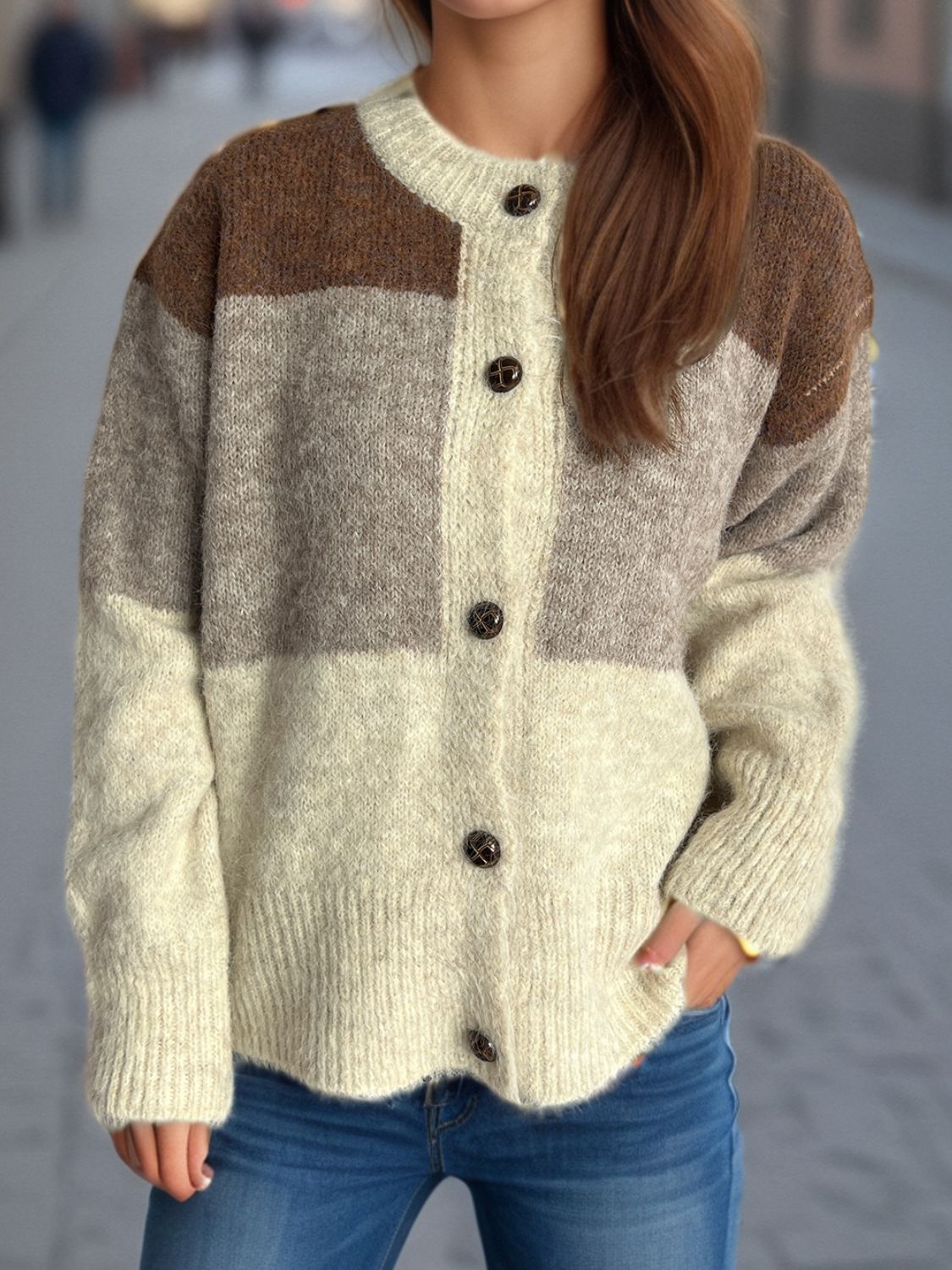 Jacqueline | Color block crew neck cardigan with buttons