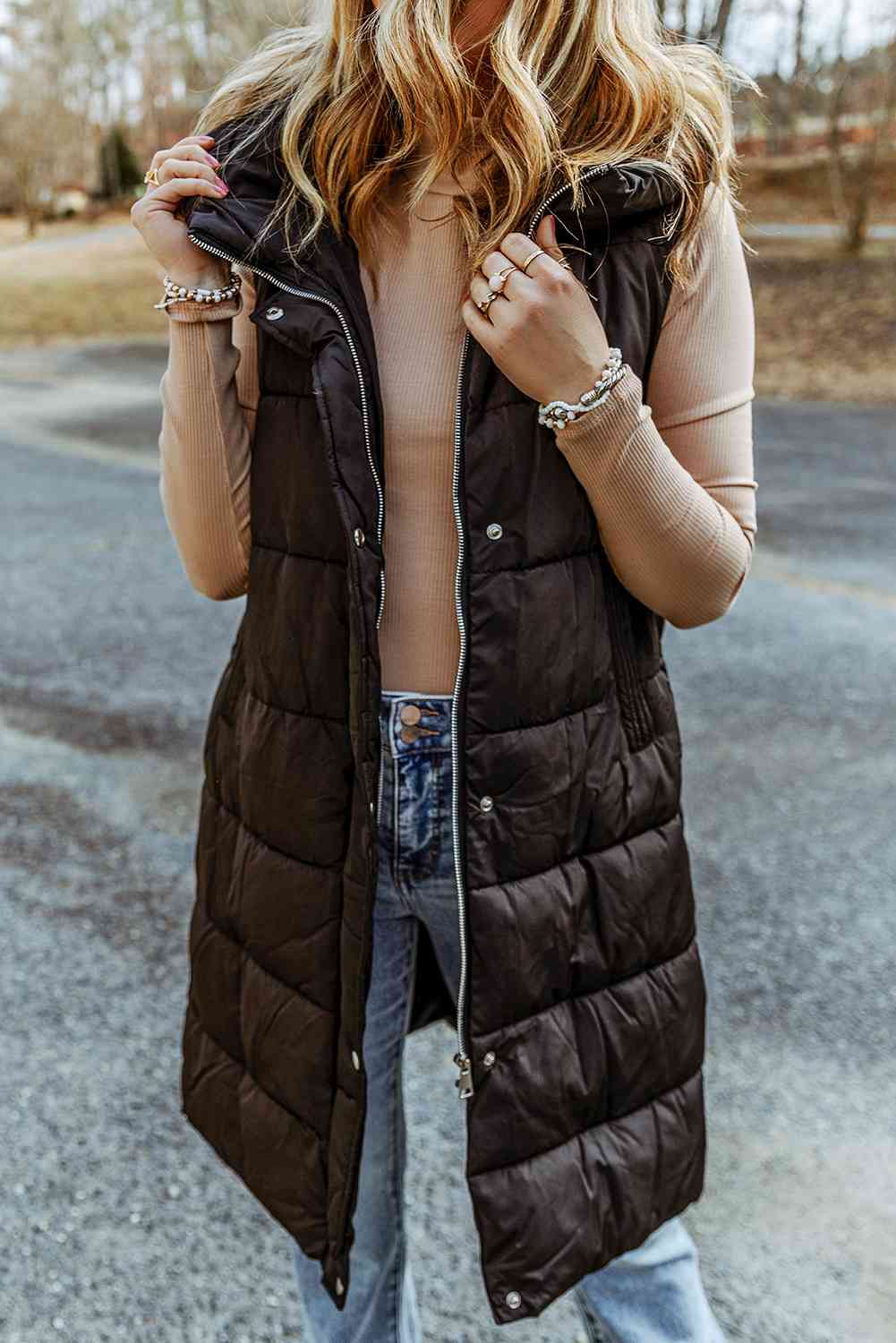 Hortensia | Long, sleeveless, padded hooded coat
