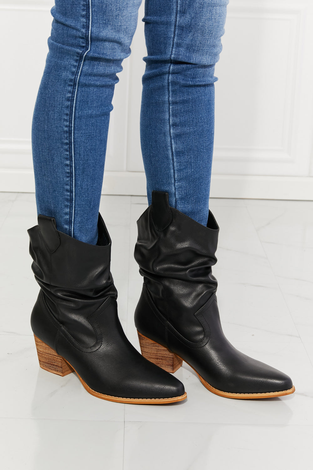 Gabriela | Elegant and detailed support boots