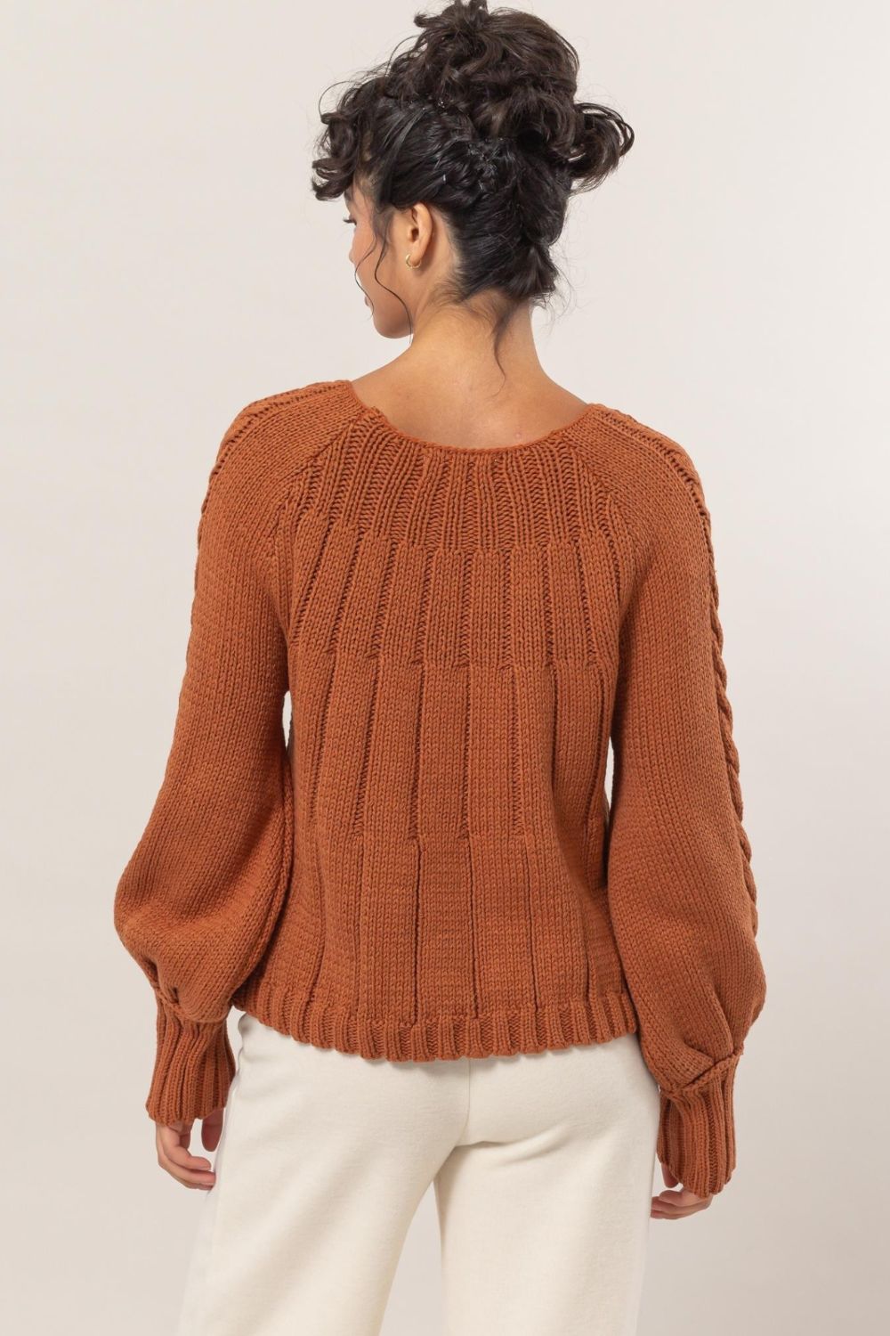 Agustina | Cable-knit sweater with a crew neck and raglan sleeves