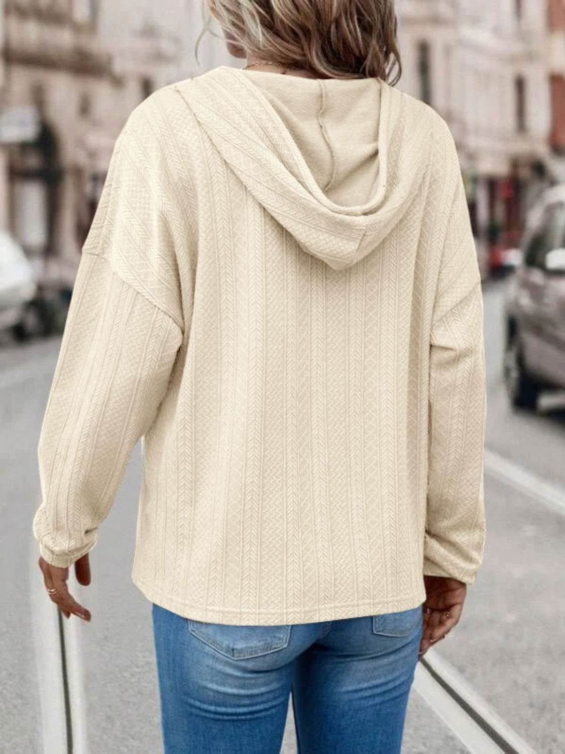 Carolina | Long sleeve hoodie with drawstring and dropped shoulders