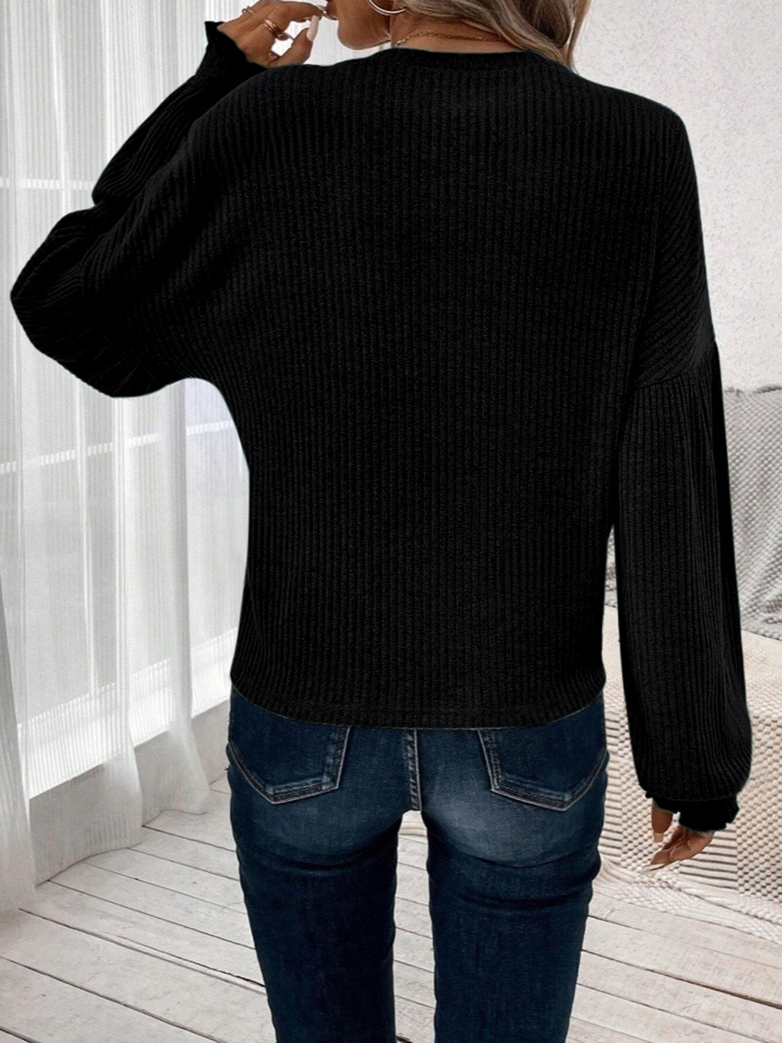 Olivia | Ribbed crew neck t-shirt with lantern sleeves