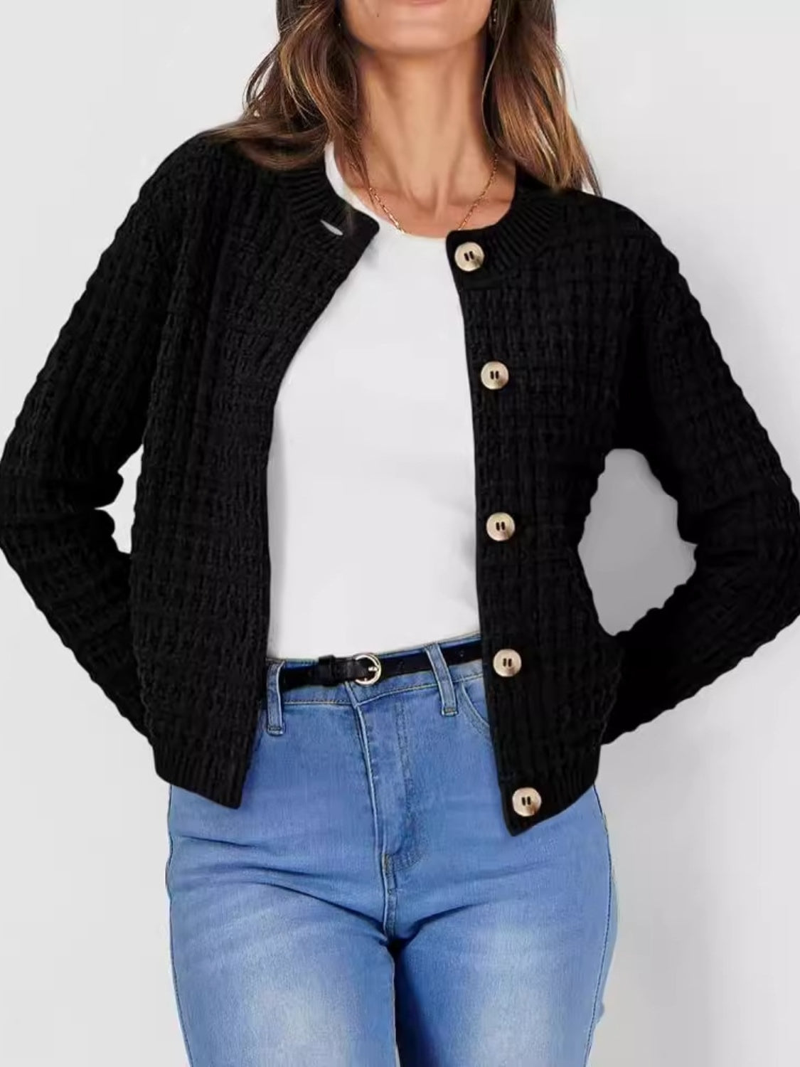 Adele | Buttoned, long-sleeved cardigan with a crew neck