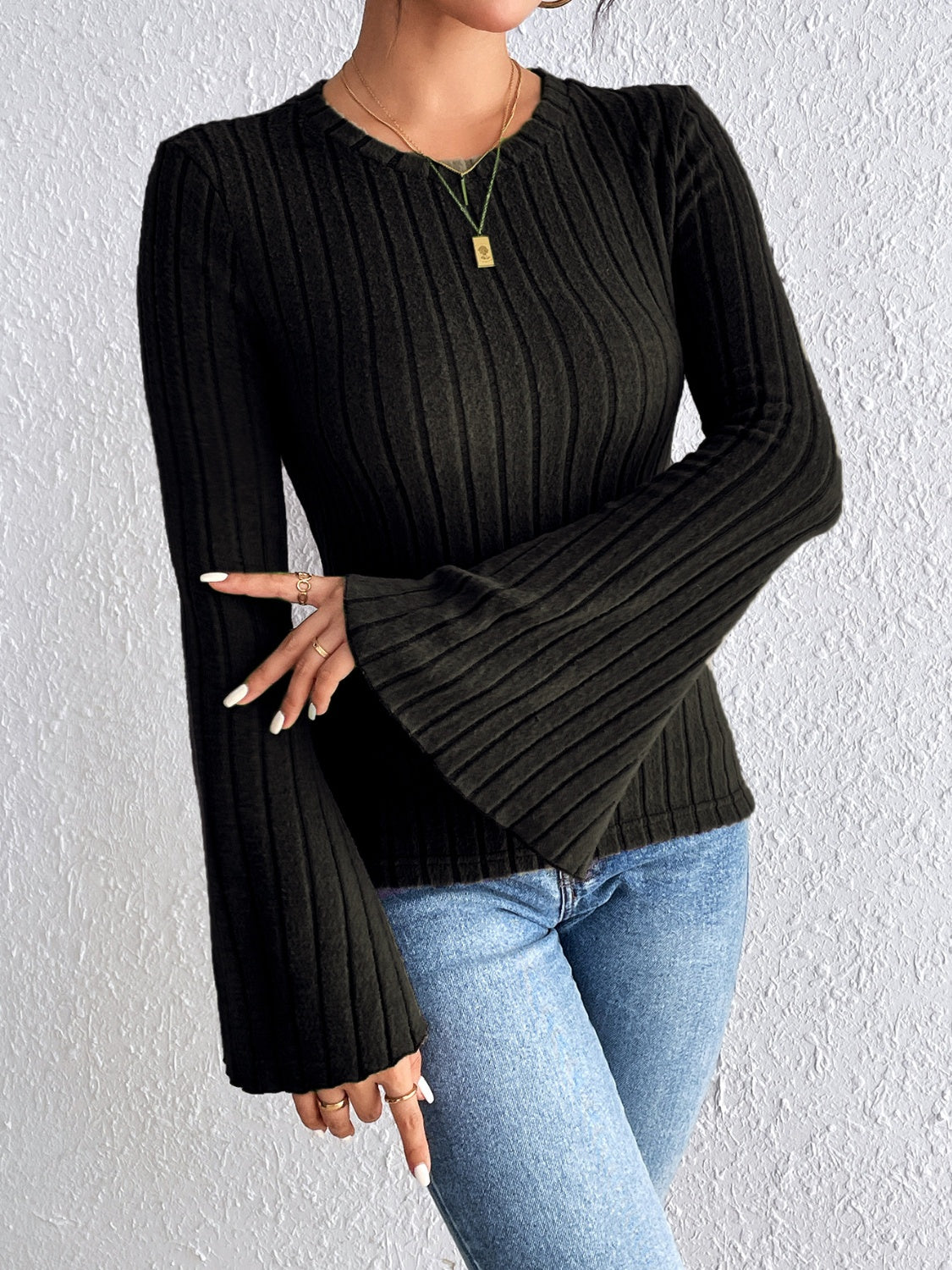 Mariana | Round neck T-shirt with flared sleeves