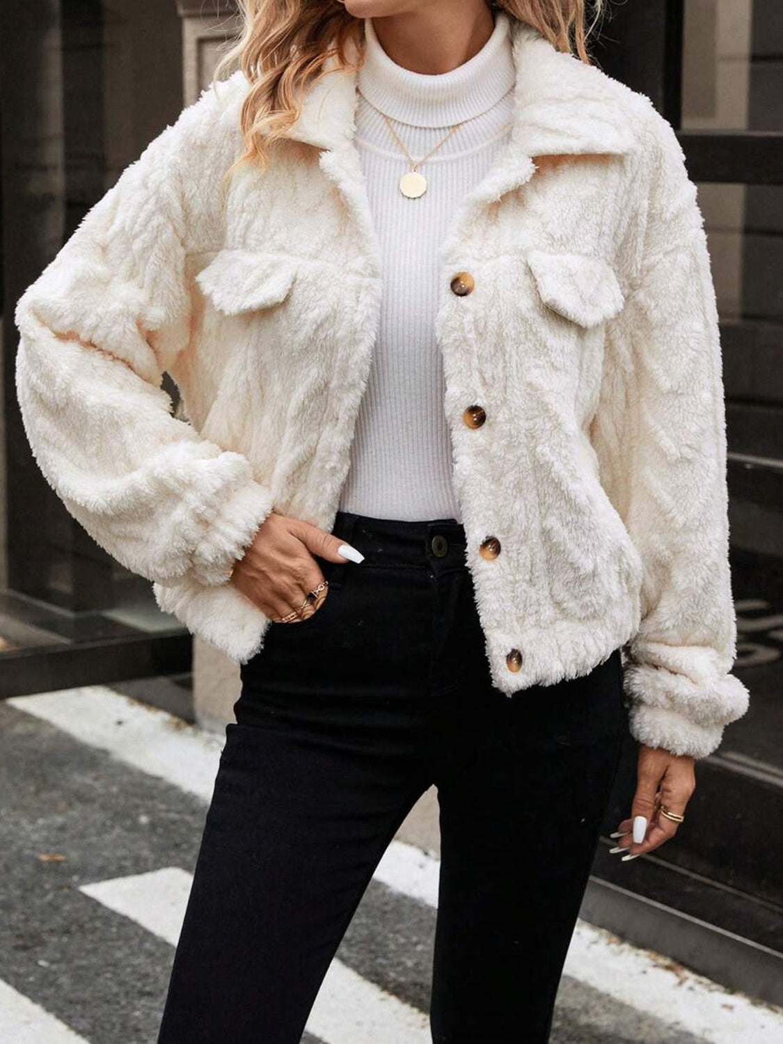 Alba | Buttoned fluffy outerwear with long sleeves