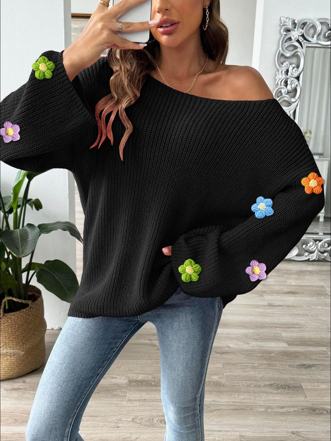 Gabriela | Long-sleeved sweater with a floral crew neck