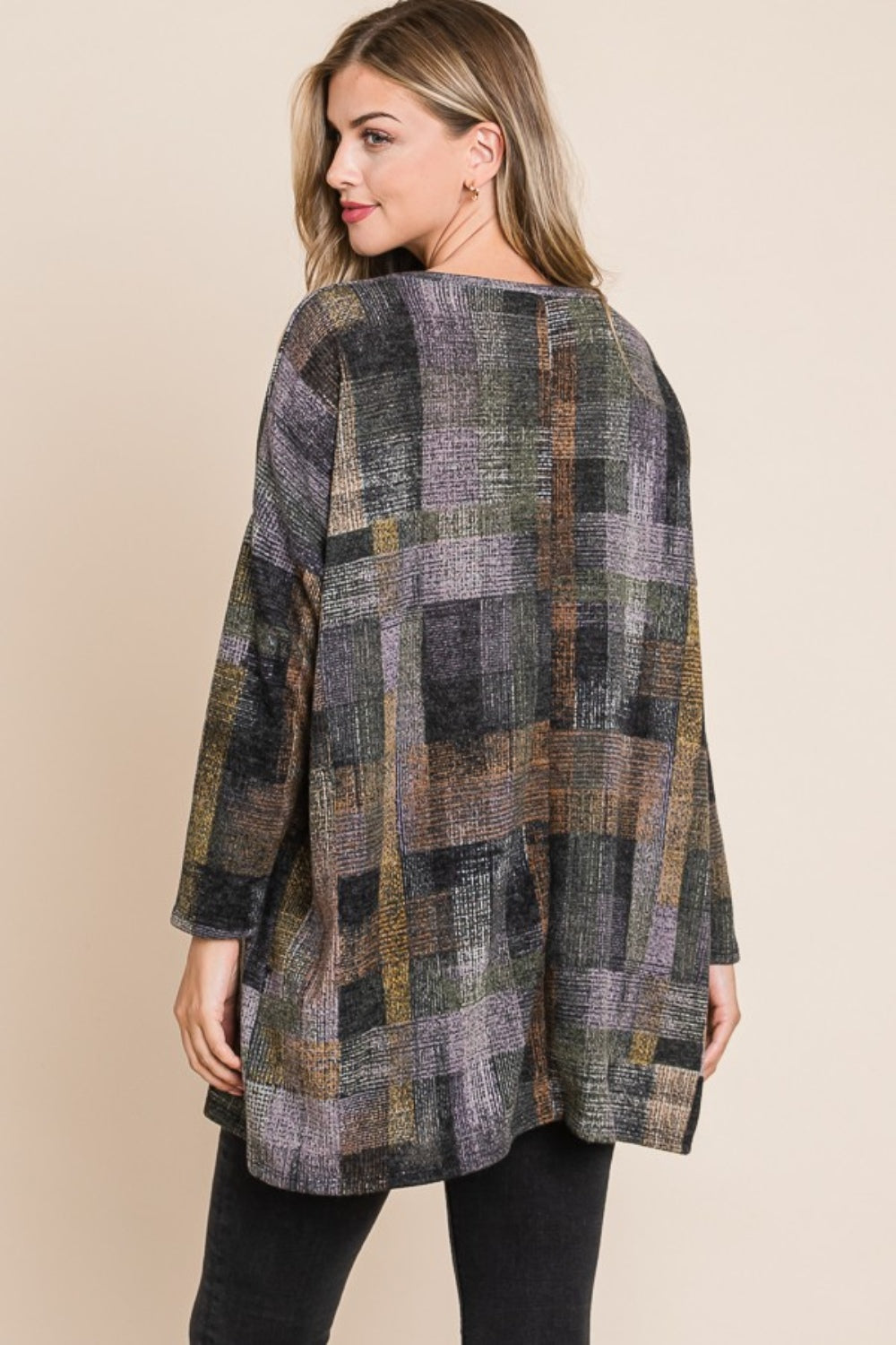 Brigitte | Checked, long-sleeved top with a crew neck