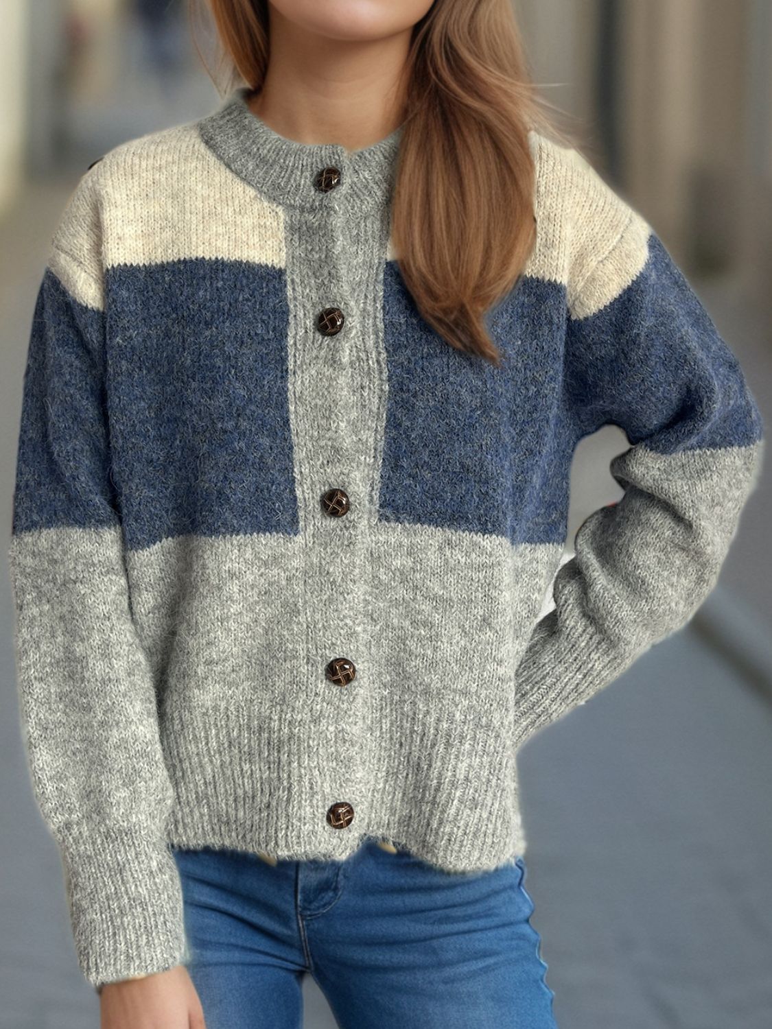 Jacqueline | Color block crew neck cardigan with buttons