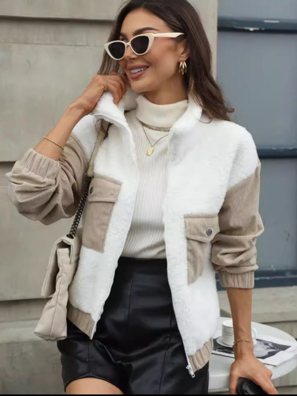 Elisa | Contrasting long-sleeved jacket with zip fastening