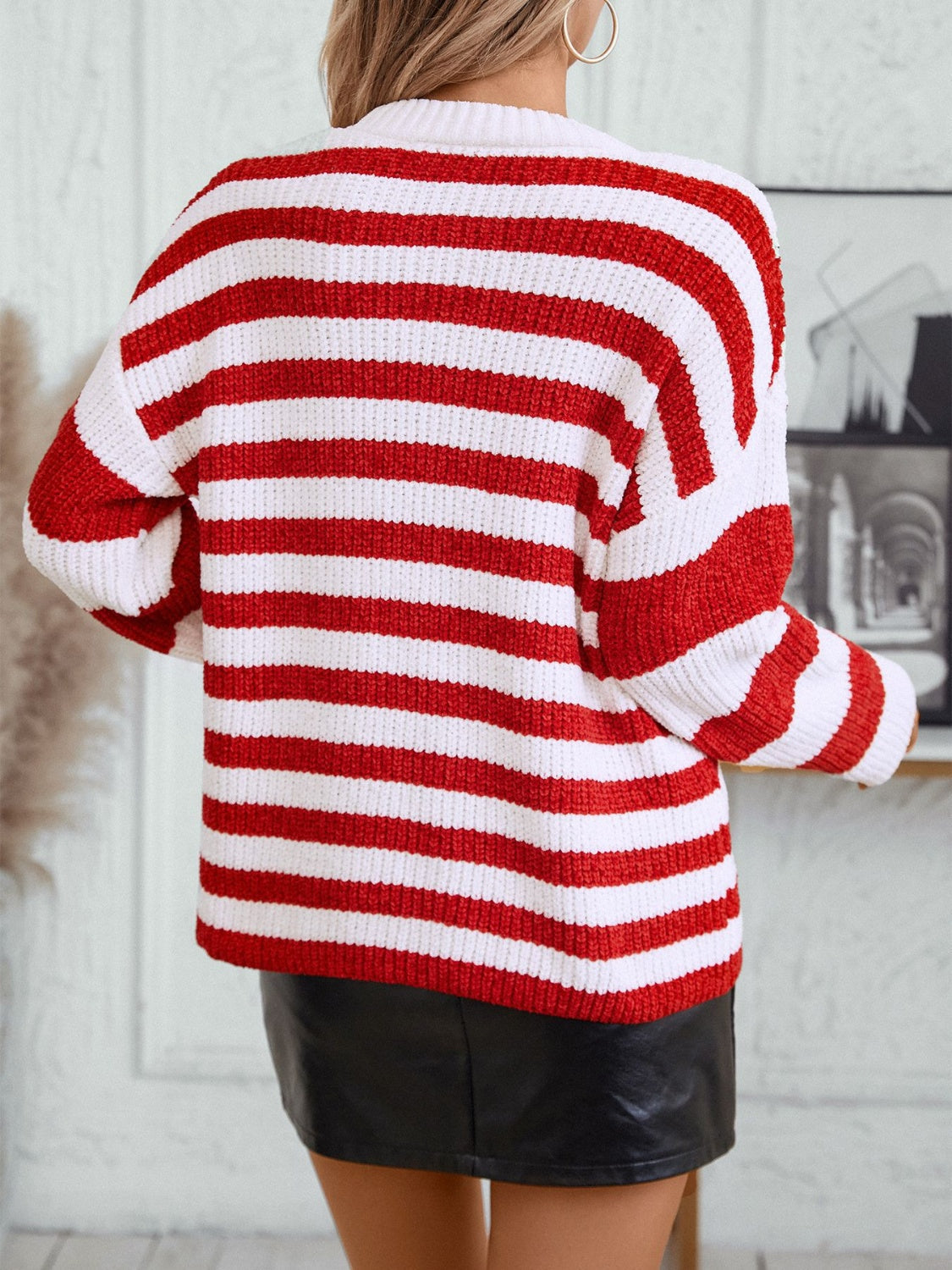 Karen | Striped long-sleeved sweater with a crew neck