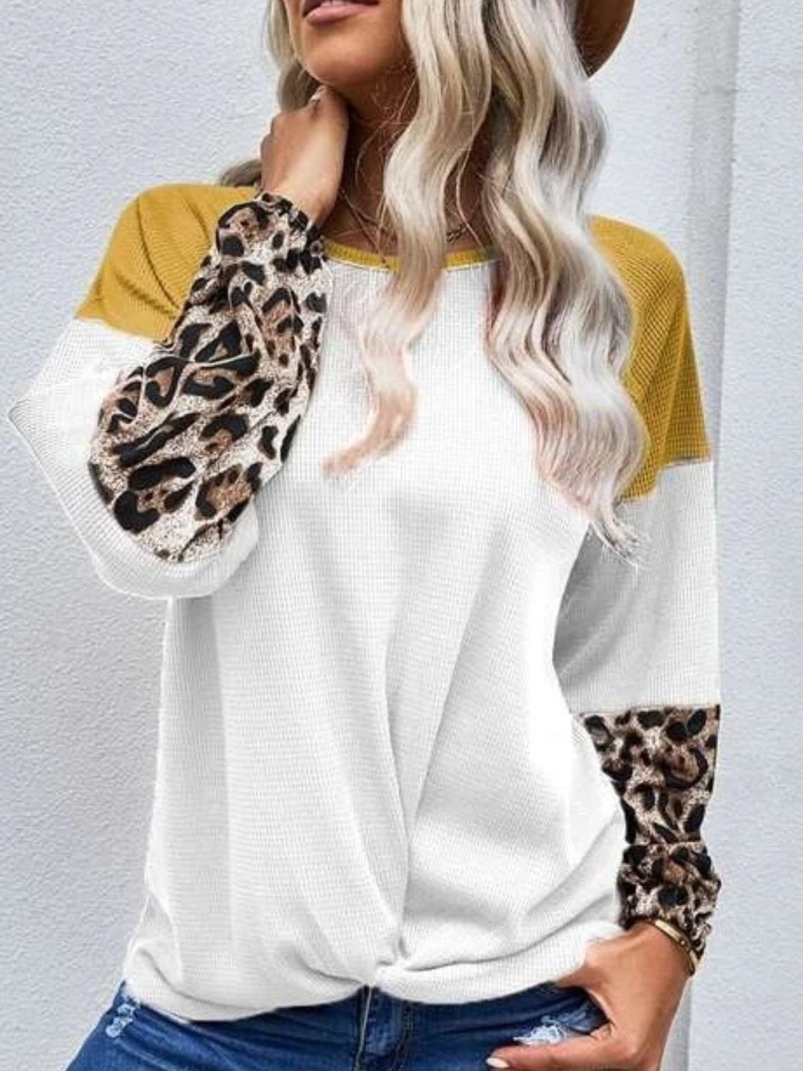 Fatima | Long sleeve t-shirt with twist color block and crew neck