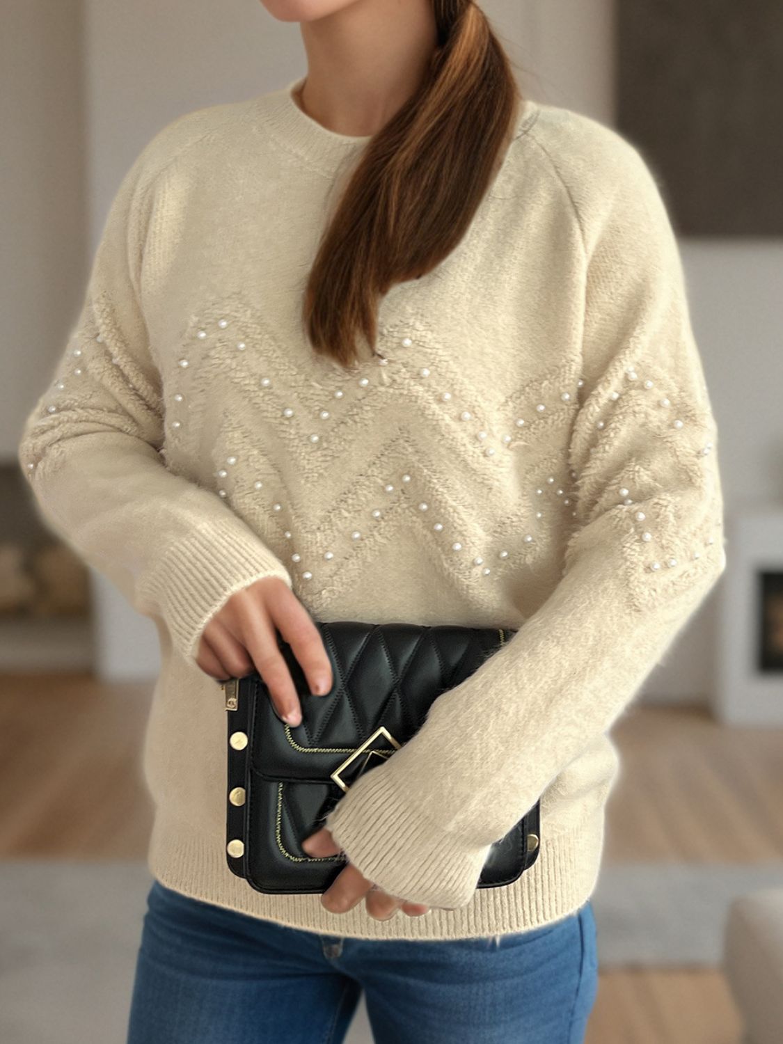 Concepcion | Round neck sweater with raglan sleeves and pearl trim