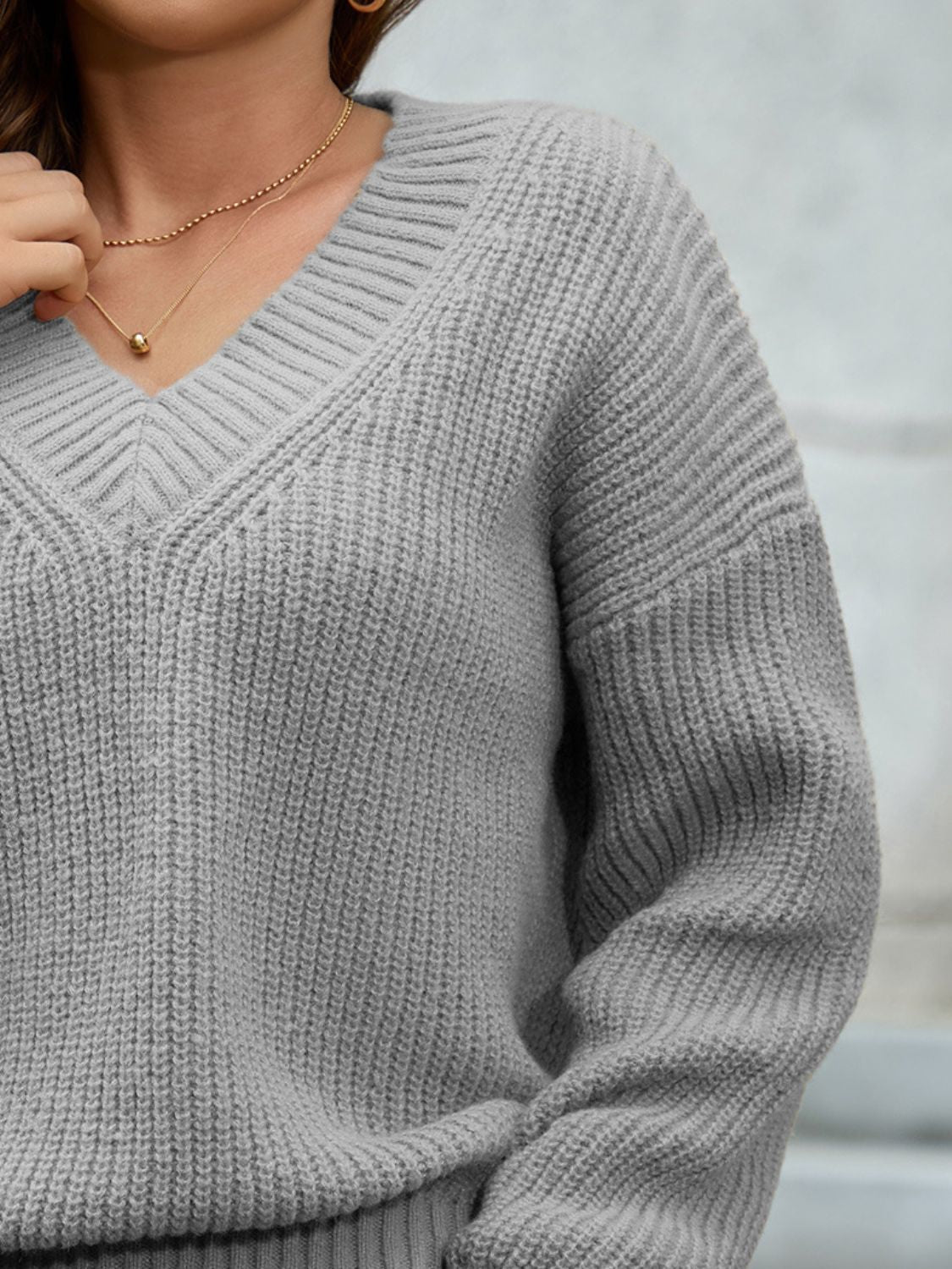 Gisela | Long-sleeved sweater with a V-neck and dropped shoulders