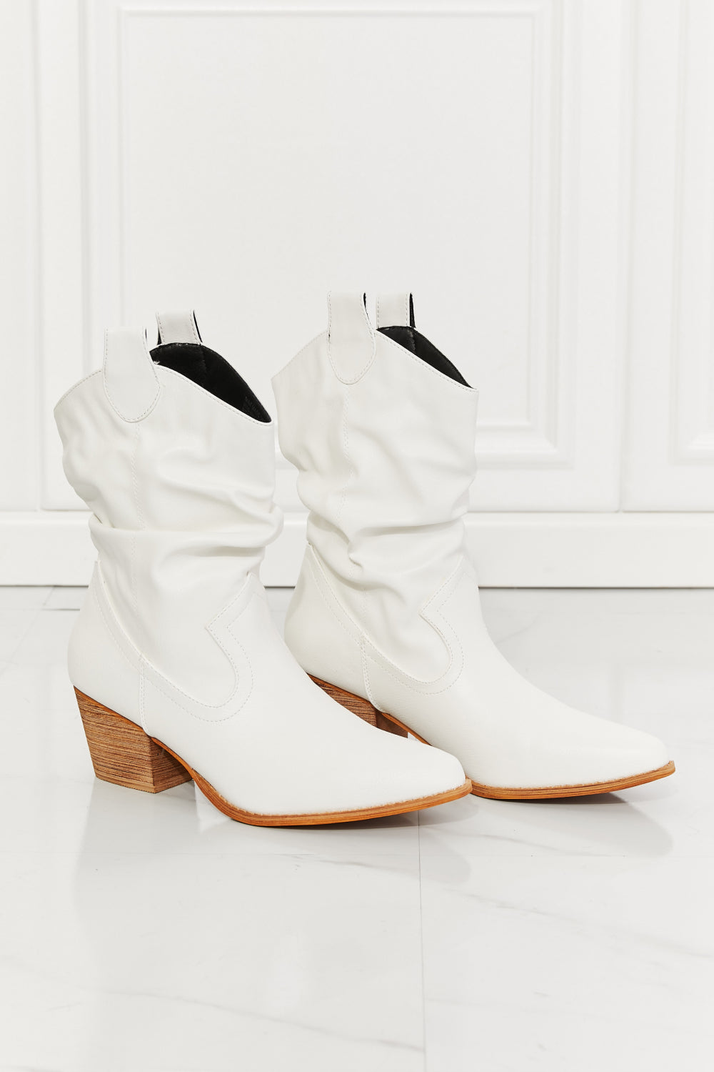 Mila | Timeless and supportive orthopedic boots