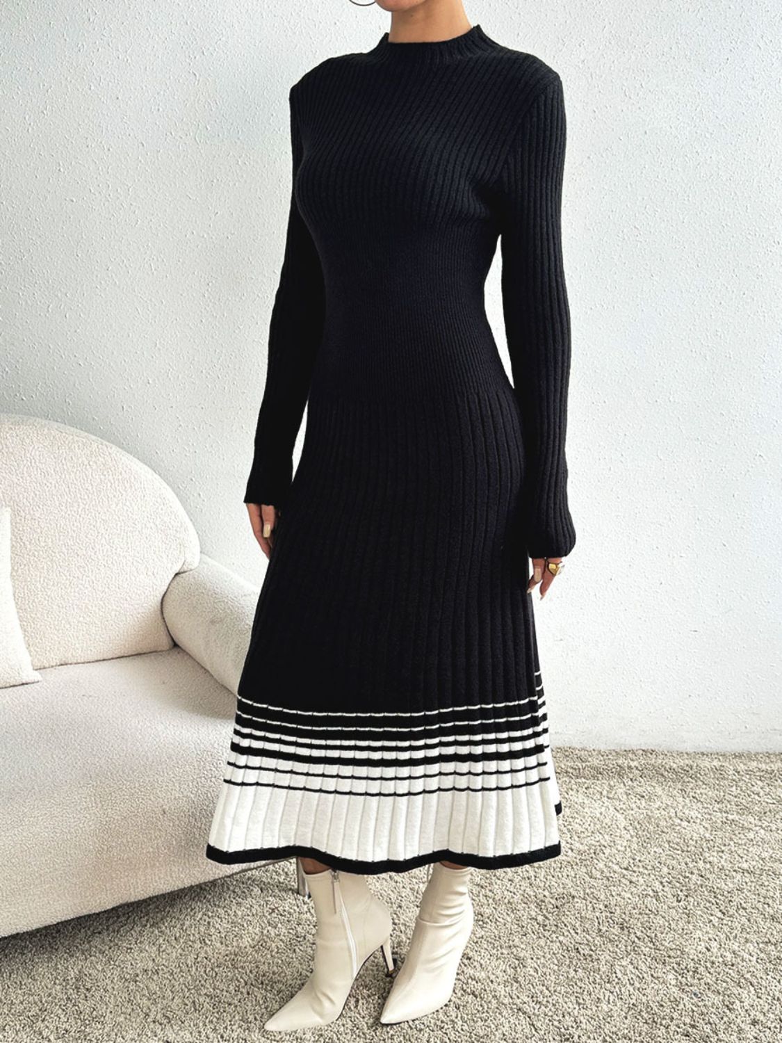 Cristina | Contrasting colored sweater dress with a stand-up collar and long sleeves