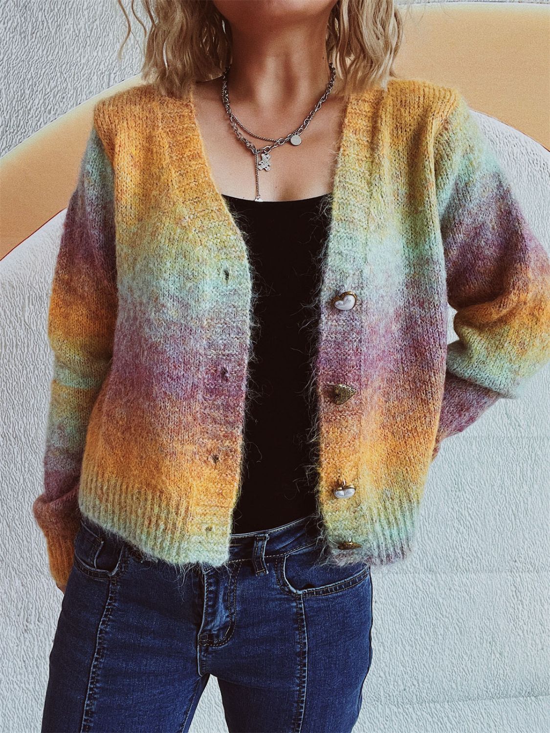 Estela | V-neck cardigan with gradient heart-shaped buttons