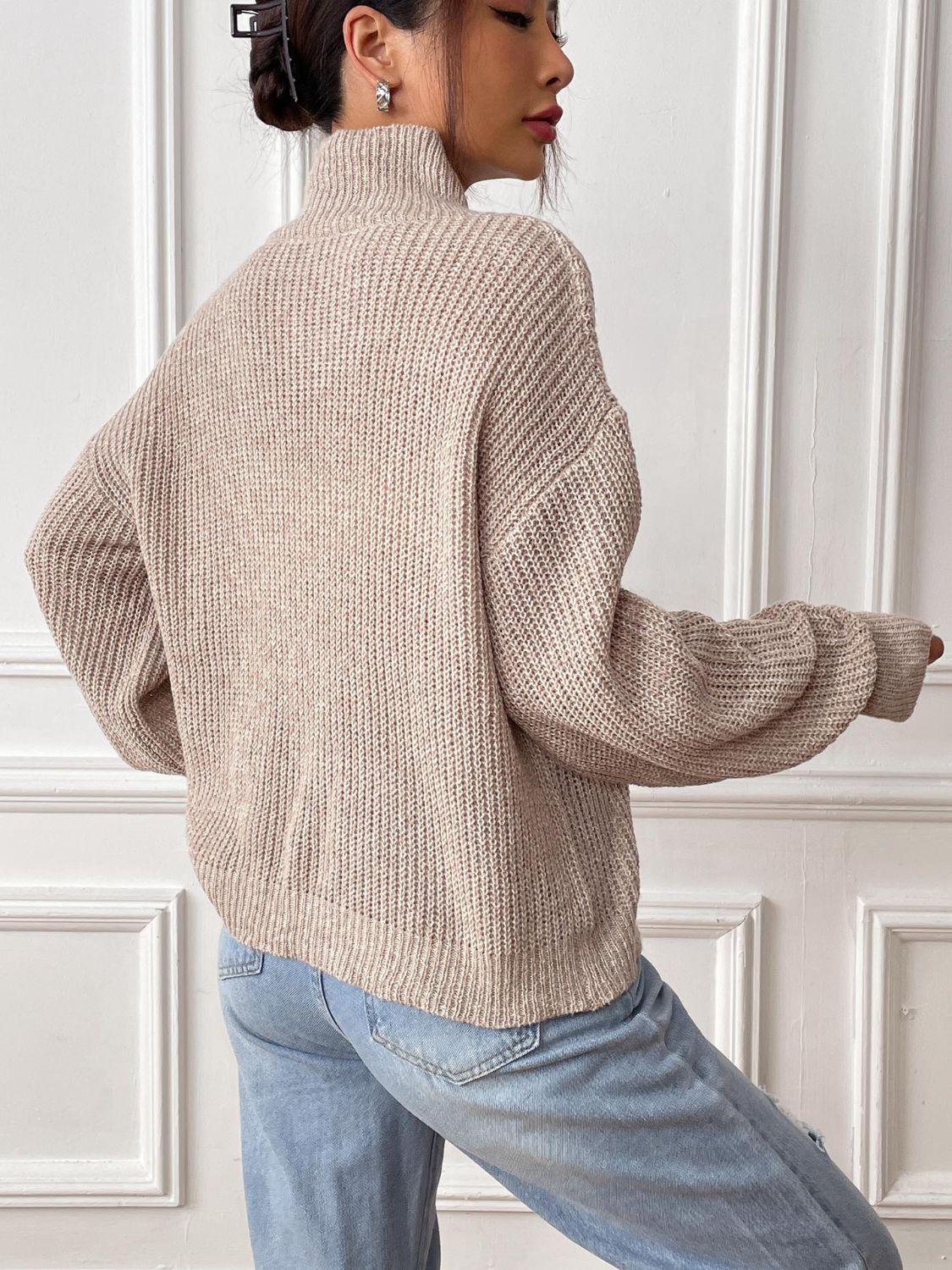 Gabriela | Long-sleeved turtleneck sweater with a heart pattern and dropped shoulders