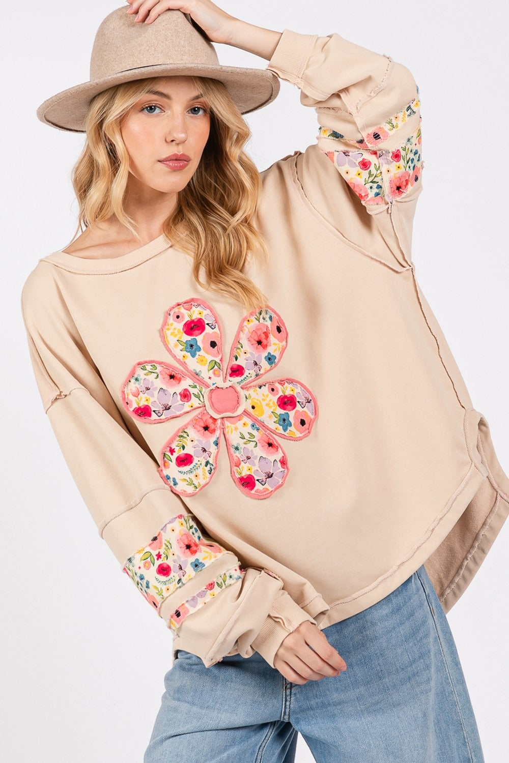Octavia | SAGE + FIG long-sleeved sweatshirt with daisy patch appliqué