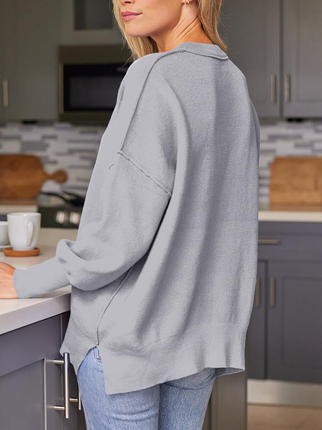 Evelyn | Slit sweater with a crew neck and dropped shoulders