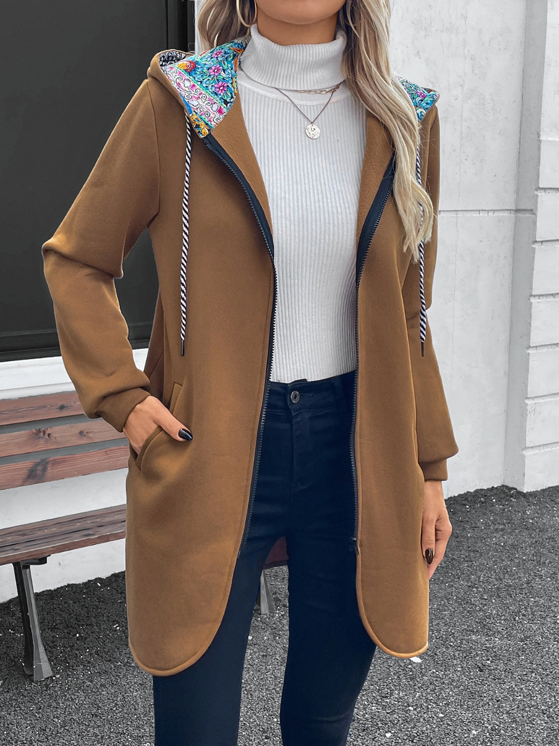 Wanda | Long sleeve outerwear with hood and drawstring and zip fastening