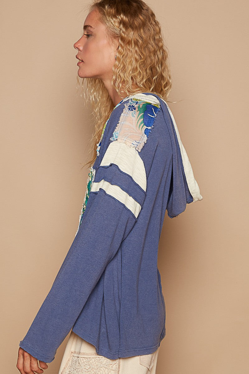 Rebeca | POL hooded top with exposed seam and number patch and V-neck