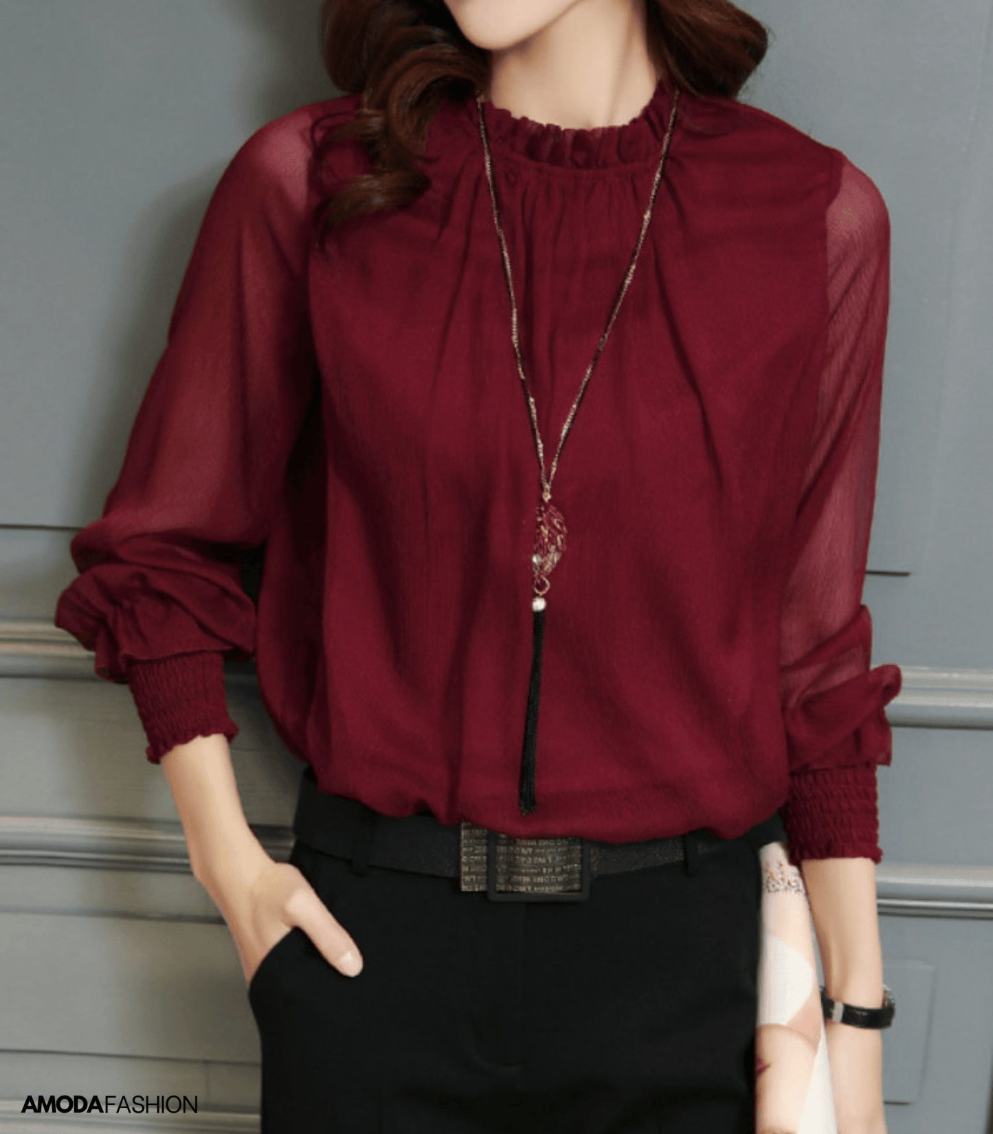 Brusset® | Blouse With Neckline