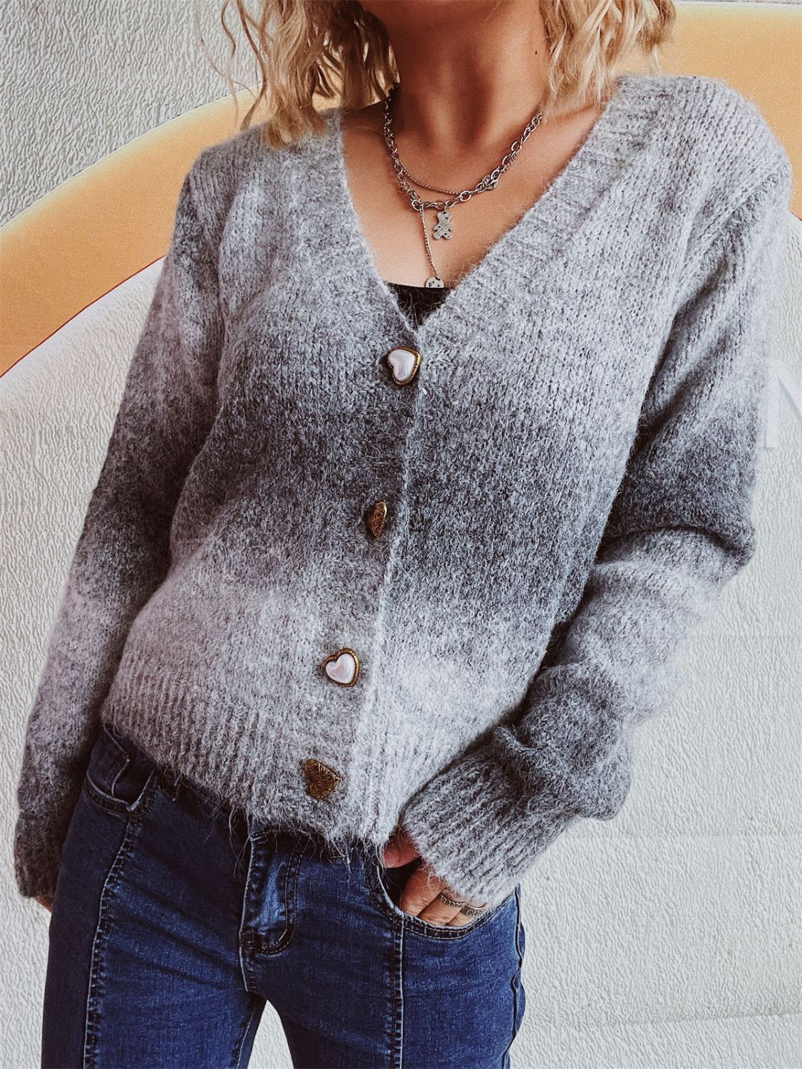 Estela | V-neck cardigan with gradient heart-shaped buttons