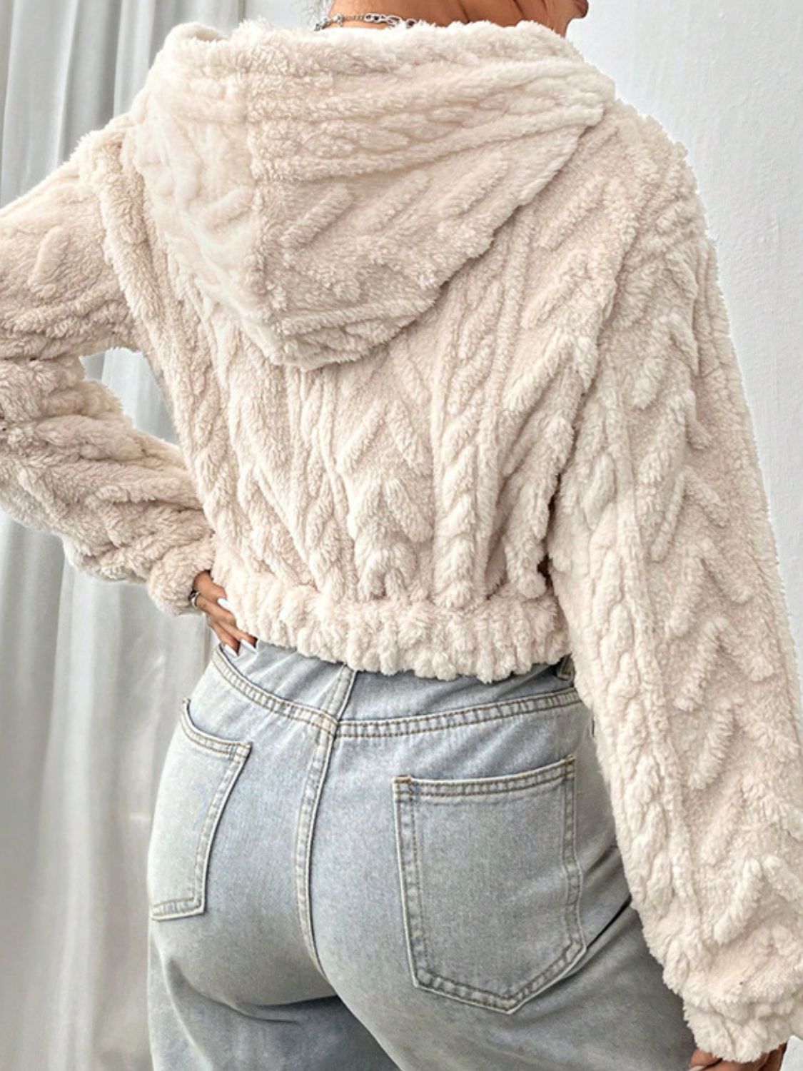 Noelia | Fluffy, long-sleeved hooded outerwear with zip fastening
