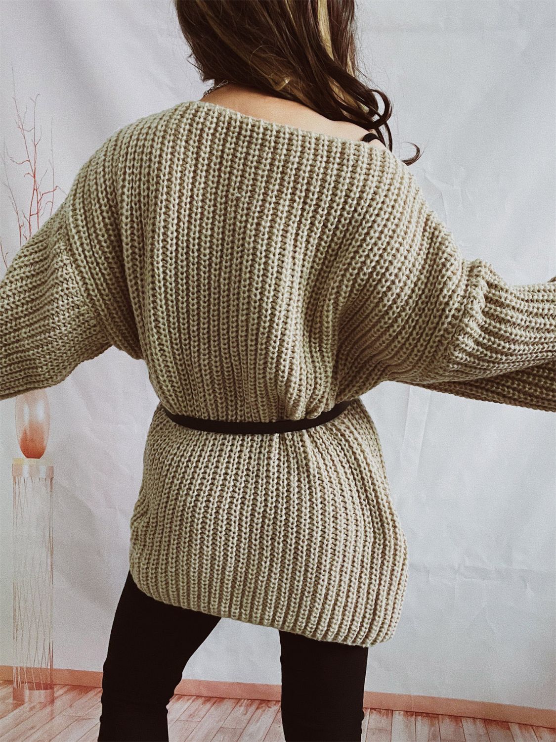 Regina | Long-sleeved sweater with a boat neck and belt