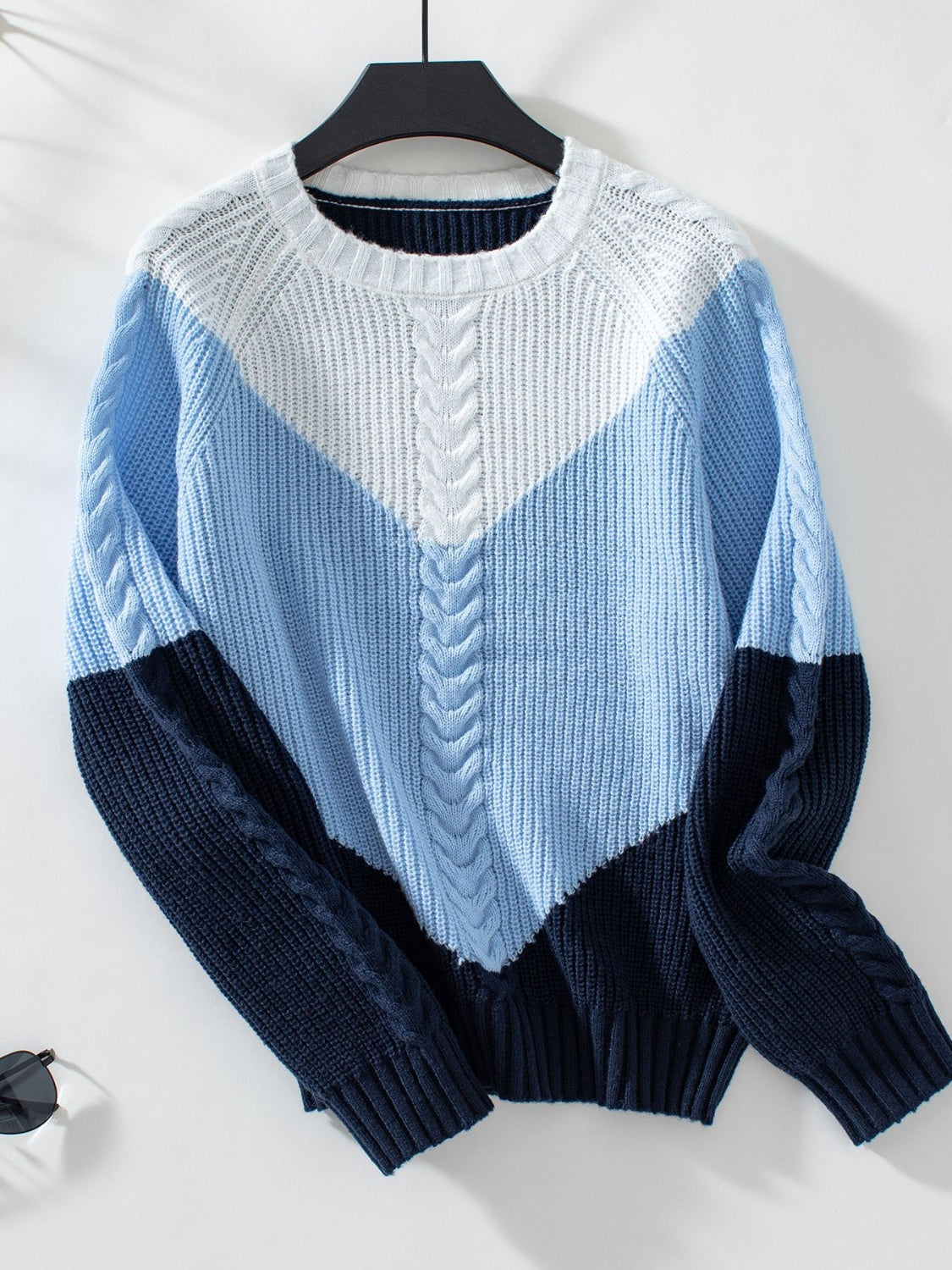 Nora | Color block sweater with a crew neck and long sleeves