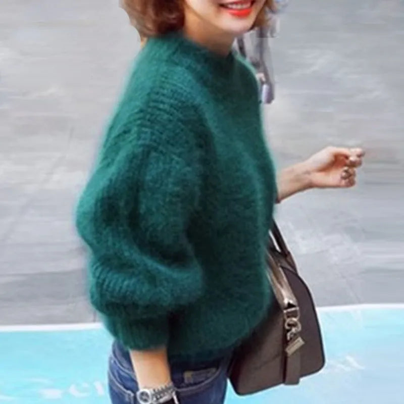Mónica® | Vintage angora-style sweater: loosely knitted and plain.