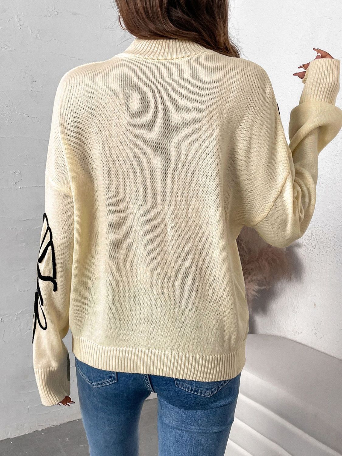 Lidia | Perfee long-sleeved sweater with stand-up collar and low shoulders