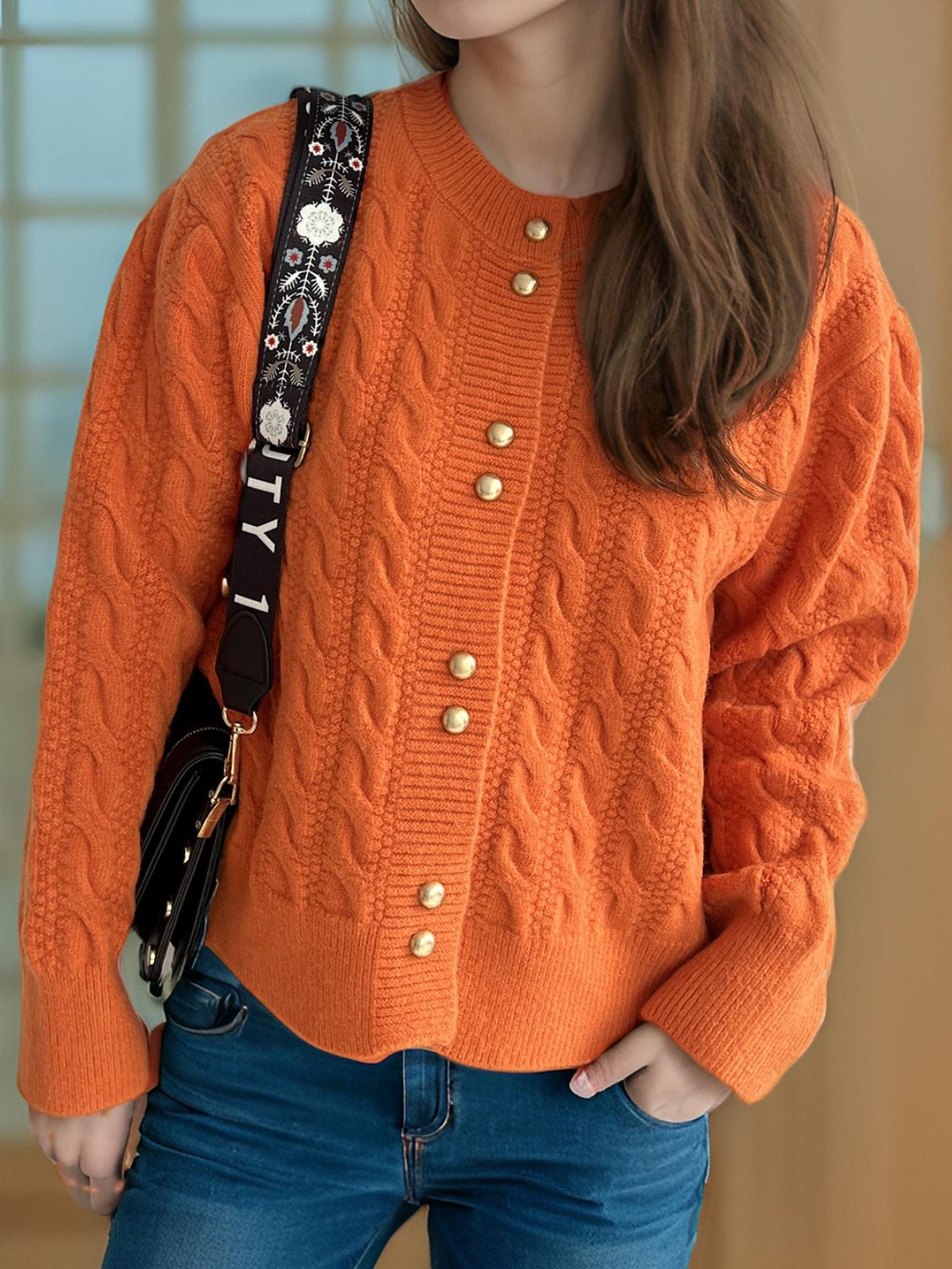Cristina | Cable knit cardigan with a crew neck and long sleeves