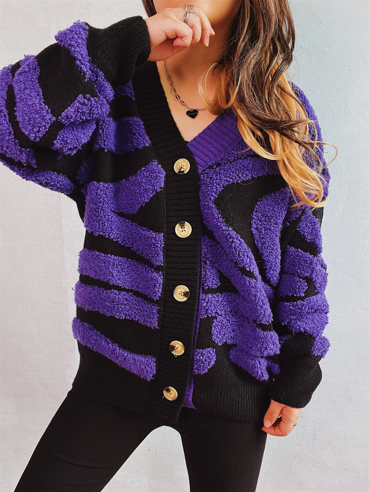 Lea | Contrast color long sleeve cardigan with buttons