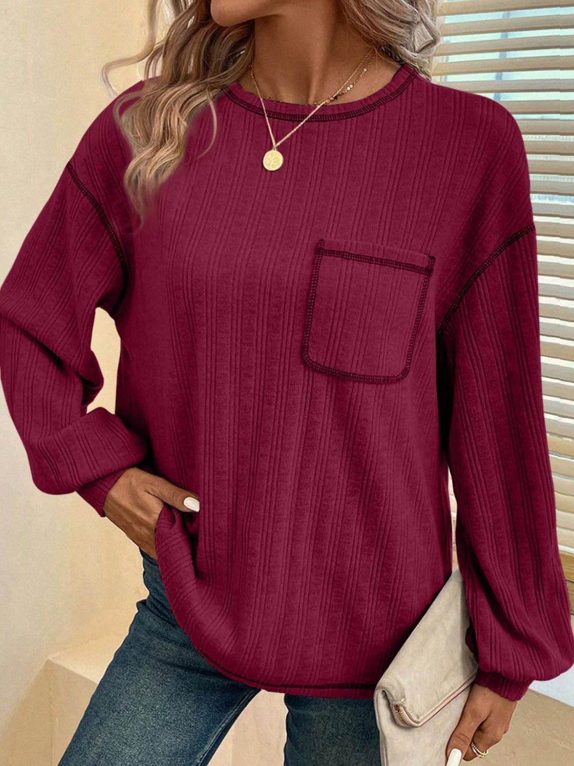 Hildegard | Long-sleeved t-shirt with a crew neck and contrast stitching